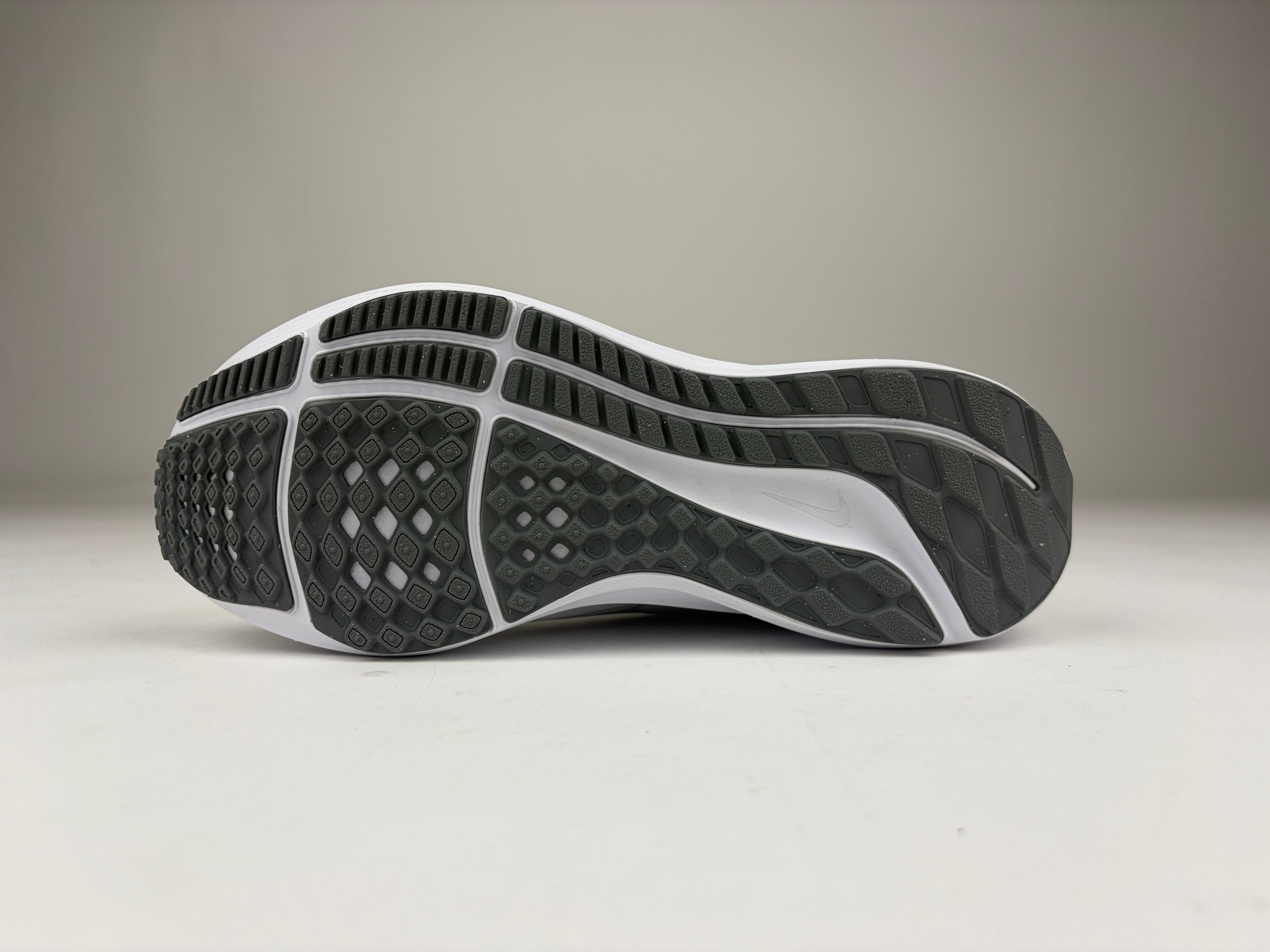 Nike Air Zoom Pegasus 39 'White Grey Fog' - Size 40 (ARCHIVE)