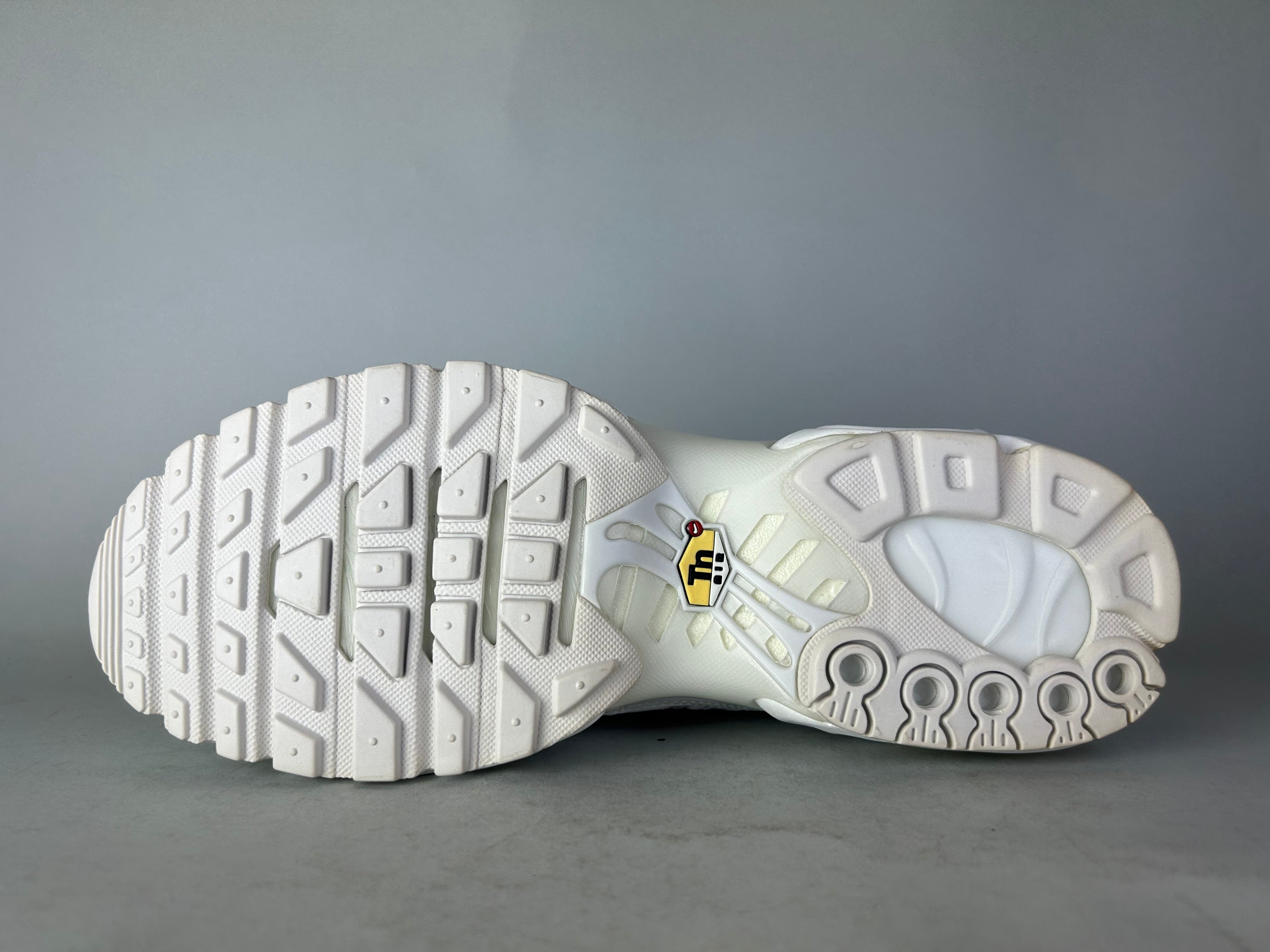 Supreme x Nike Air Max Plus TN 'White' - Size 44 (ARCHIVE)