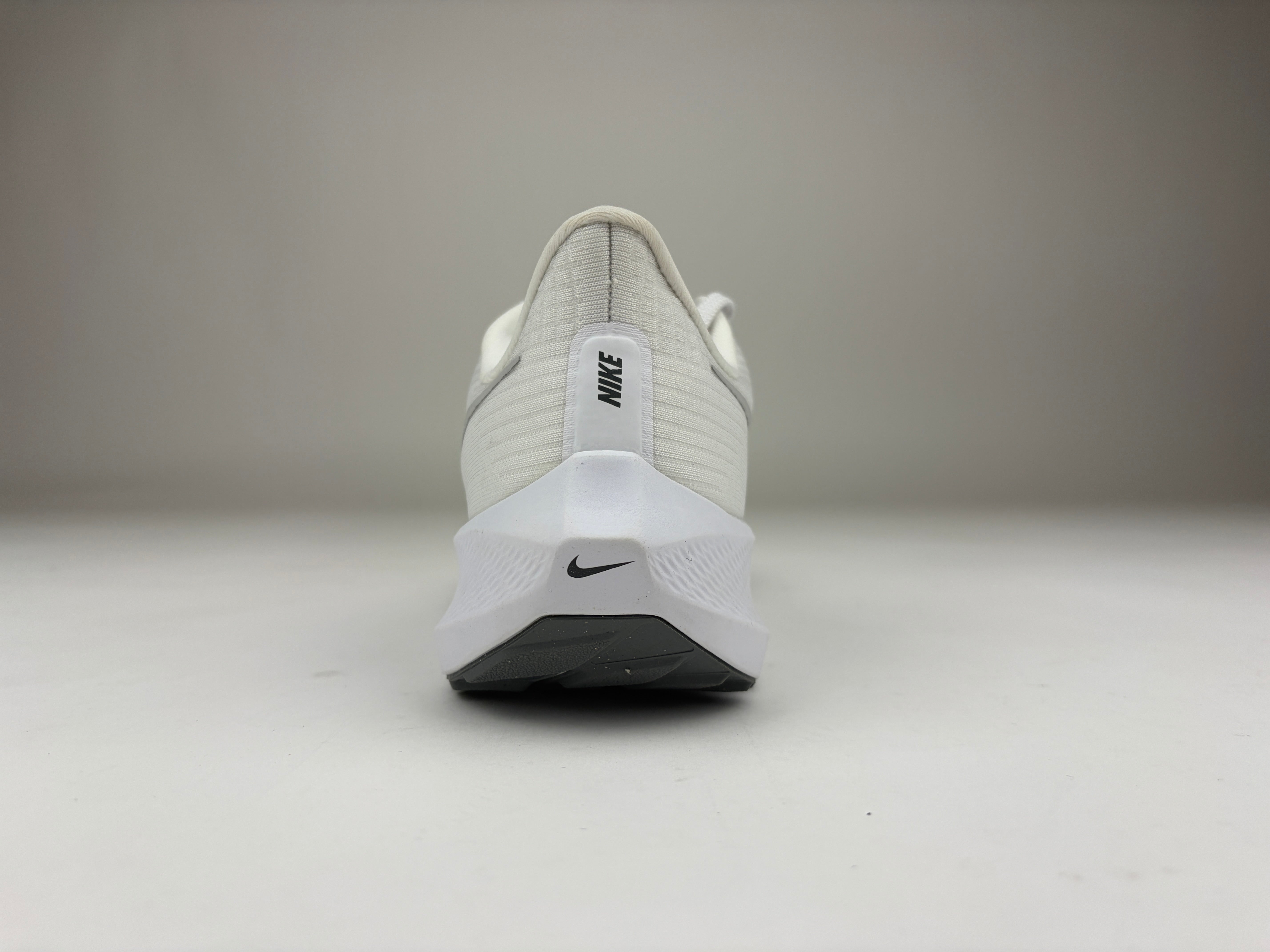 Nike Air Zoom Pegasus 39 'White Grey Fog' - Size 40 (ARCHIVE)