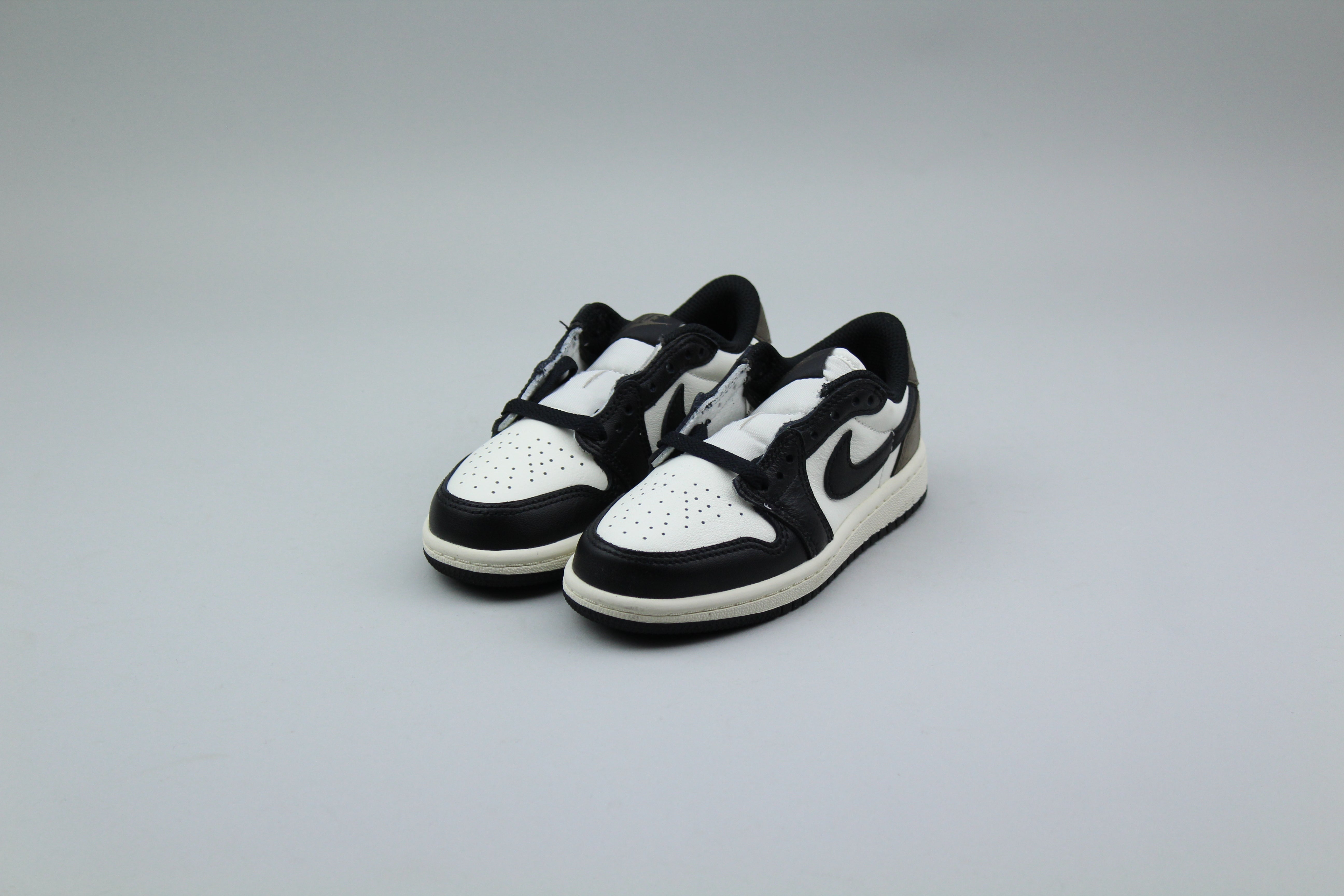 Air Jordan 1 Retro Low OG 'Mocha' (PS)-9573292736842-The Attic