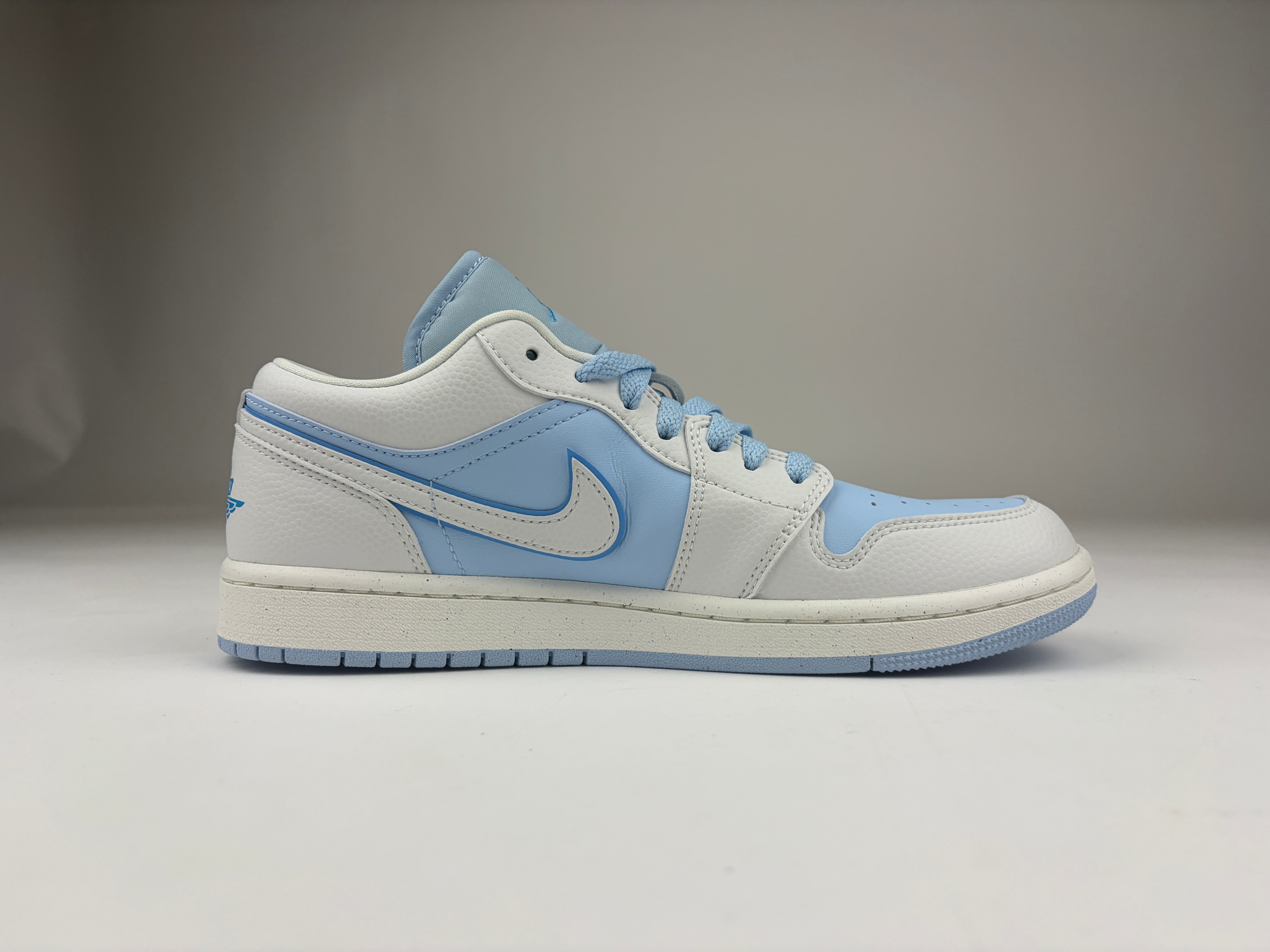 Air Jordan 1 Low SE 'Reverse Ice Blue' (Womens) - Size 41 (ARCHIVE)
