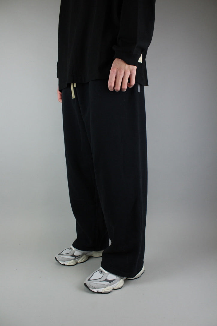 Fear of God Essentials Heavy Fleece Relaxed Sweatpants 'Black'-9579064656202-The Attic