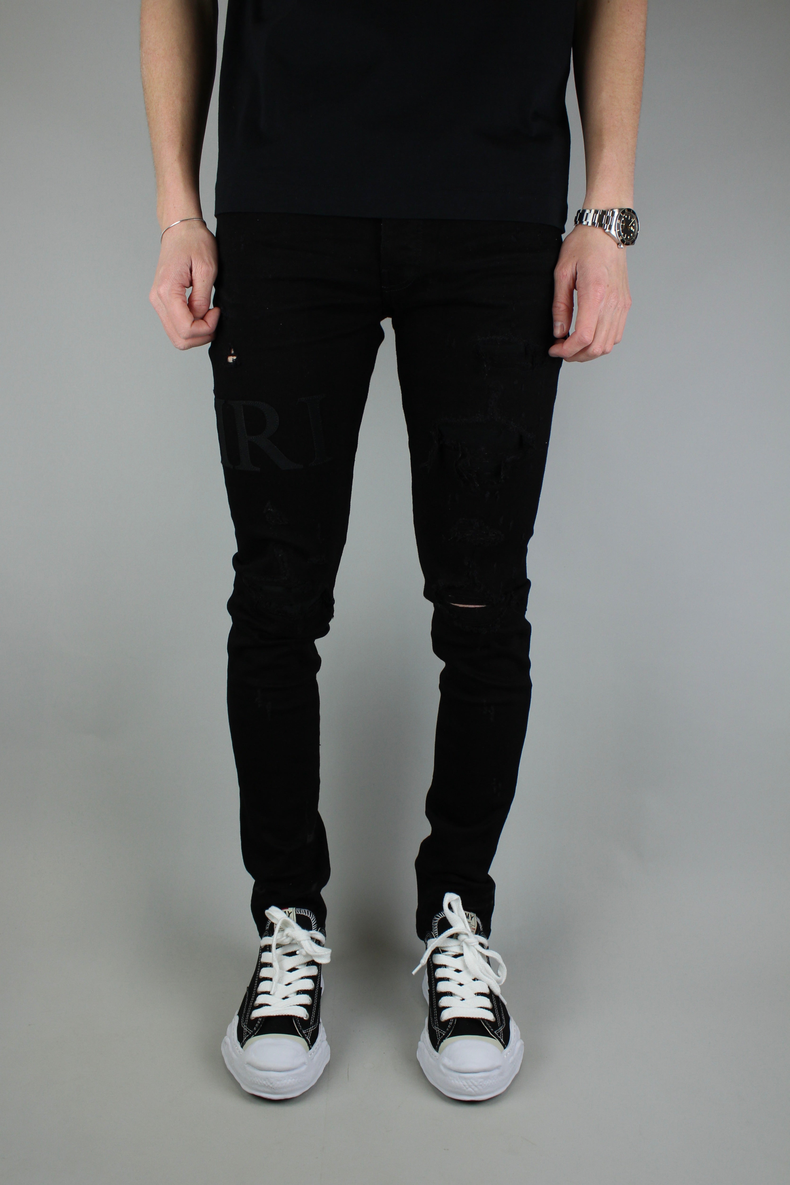 Amiri Serif Logo Jeans 'Black'-9649470275914-The Attic