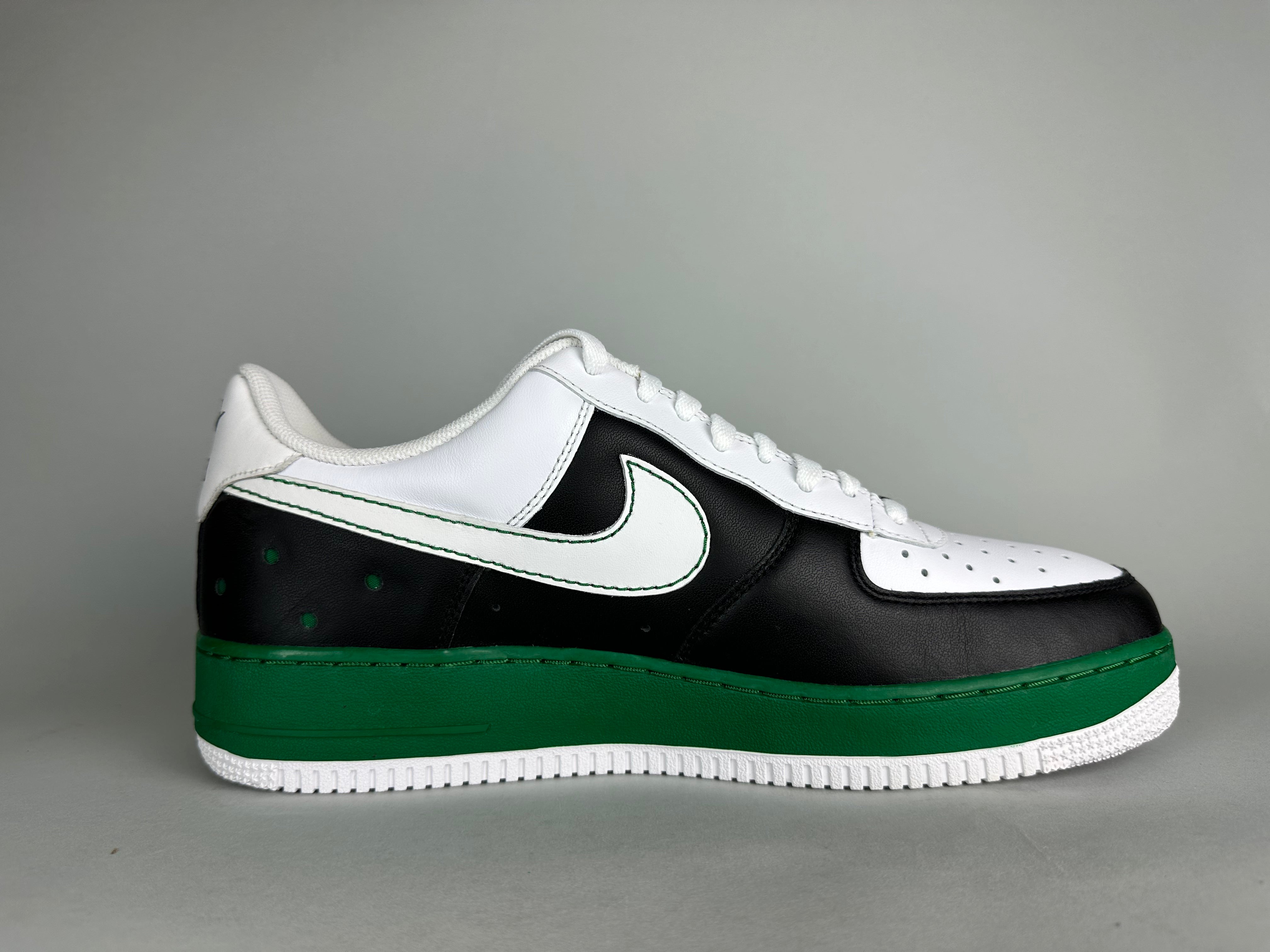 Nike Air Force 1 Low 'Negro Blanco Verde' - Talla 46 (ARCHIVO)