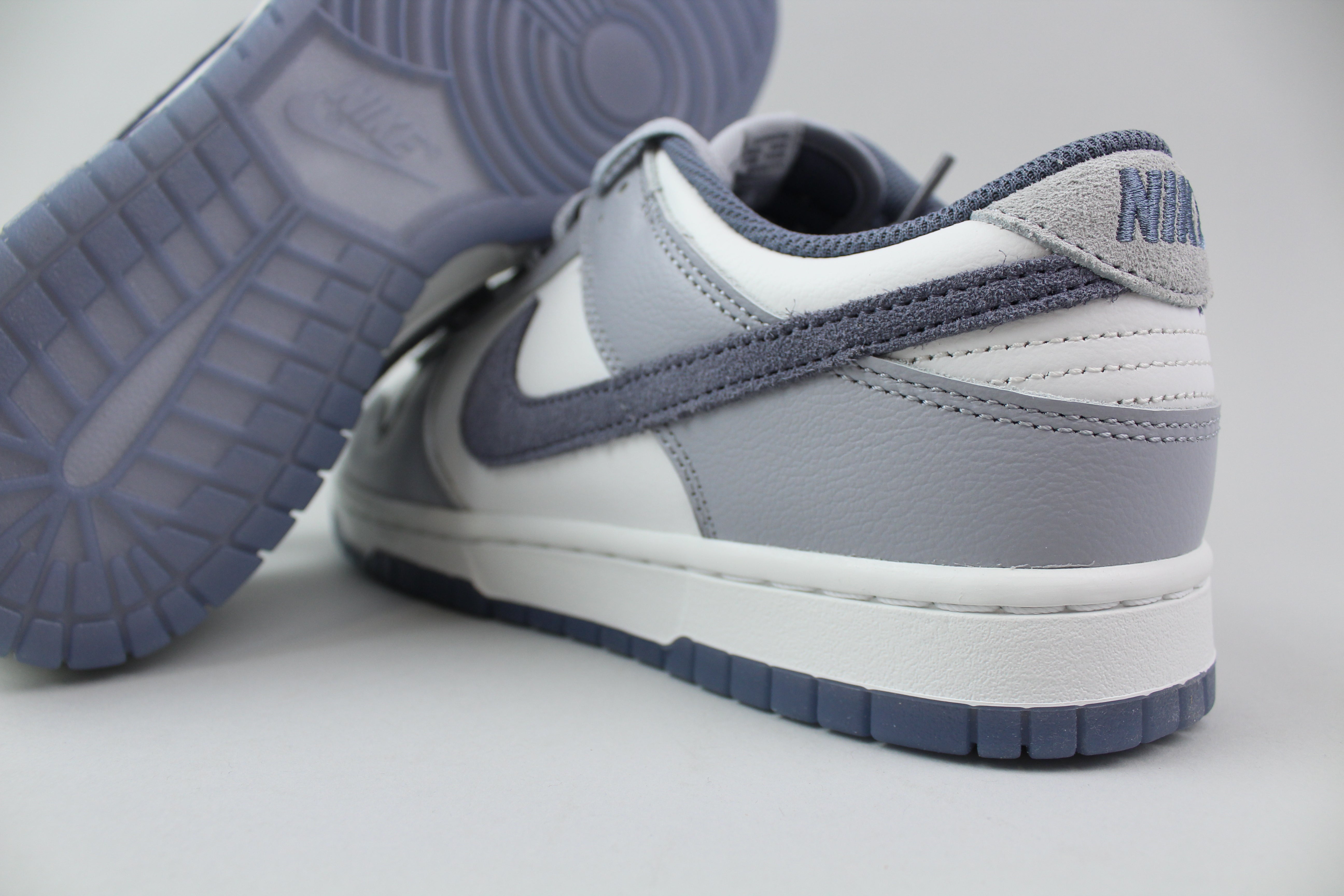 Nike Dunk Low SE 'Light Carbon'-9404229255498-The Attic