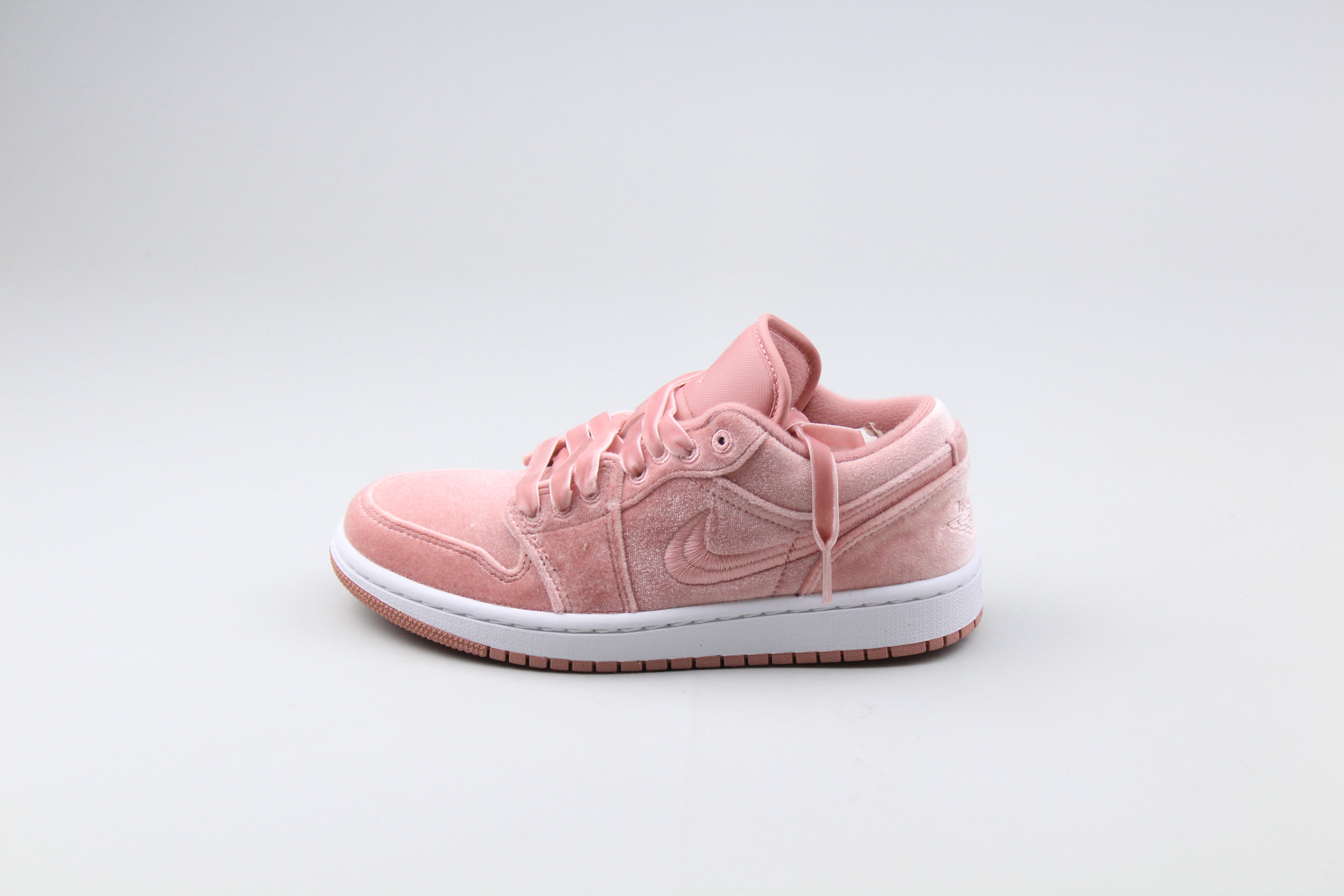 Jordan 1 Low SE 'Pink Velvet'-8585044787530-The Attic