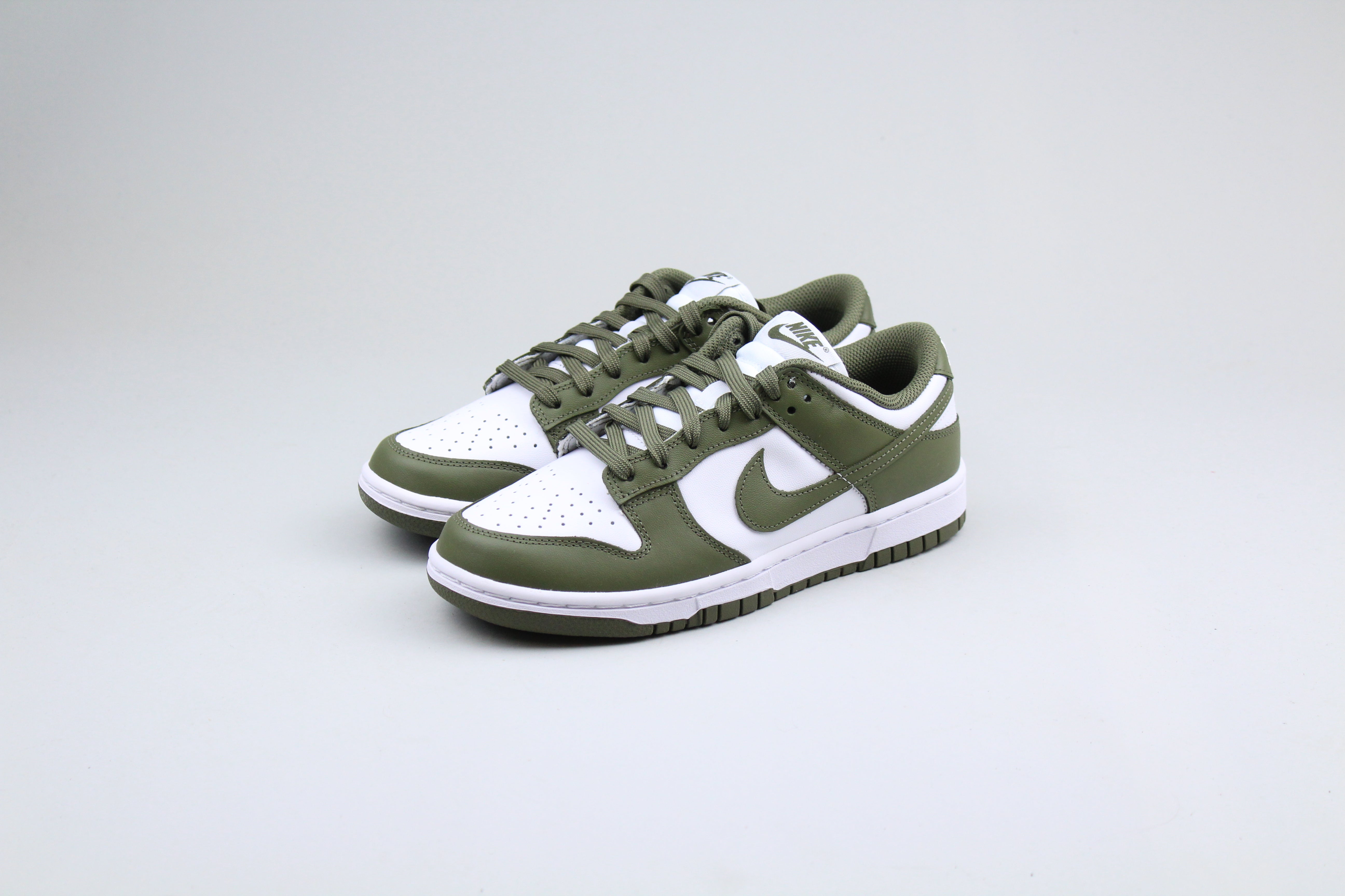 Nike Dunk Low 'Medium Olive'-8642328396106-The Attic