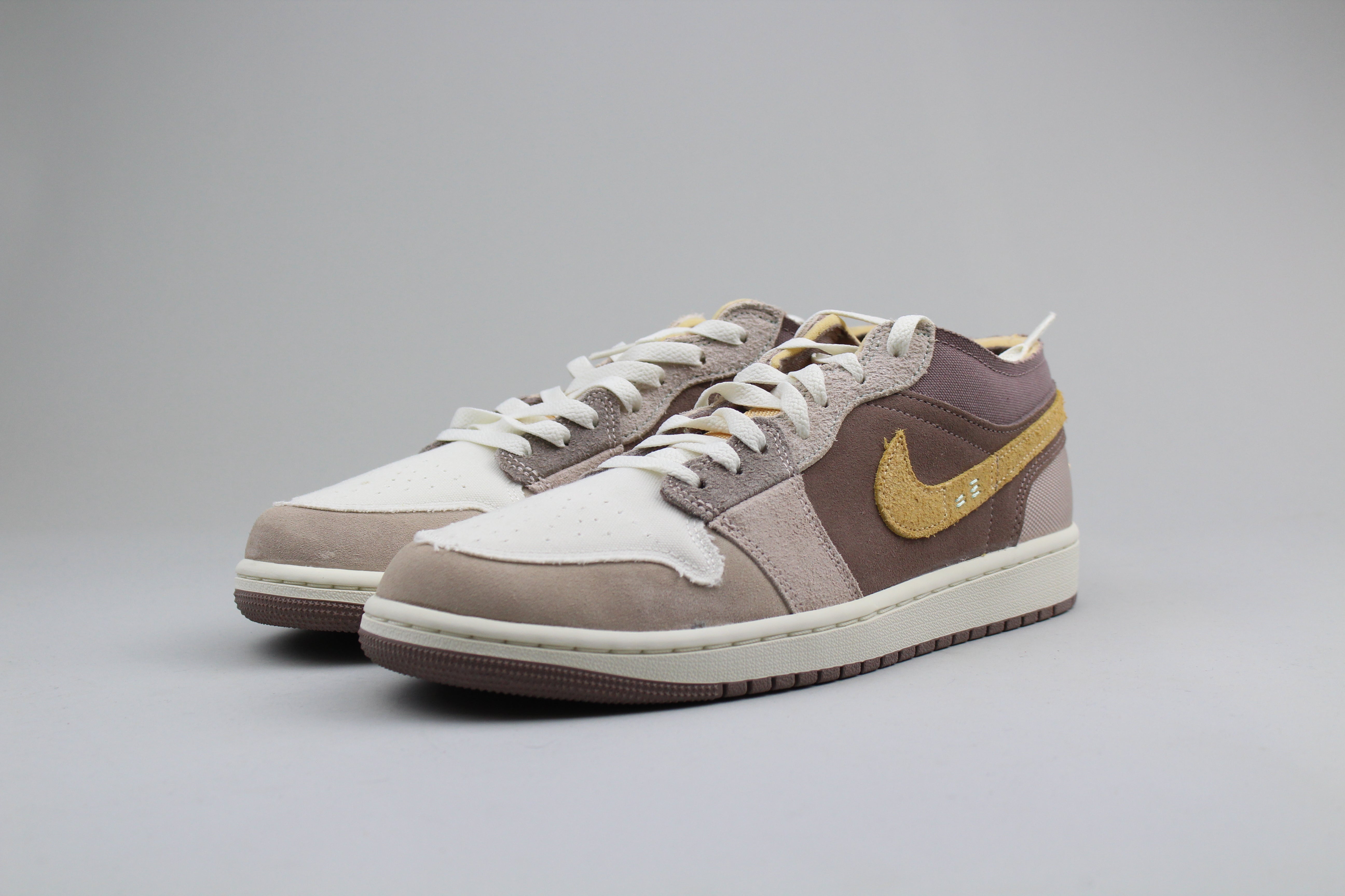 Jordan 1 Low SE Craft Taupe Haze - size 44 (ARCHIVE)-8805579063626-The Attic