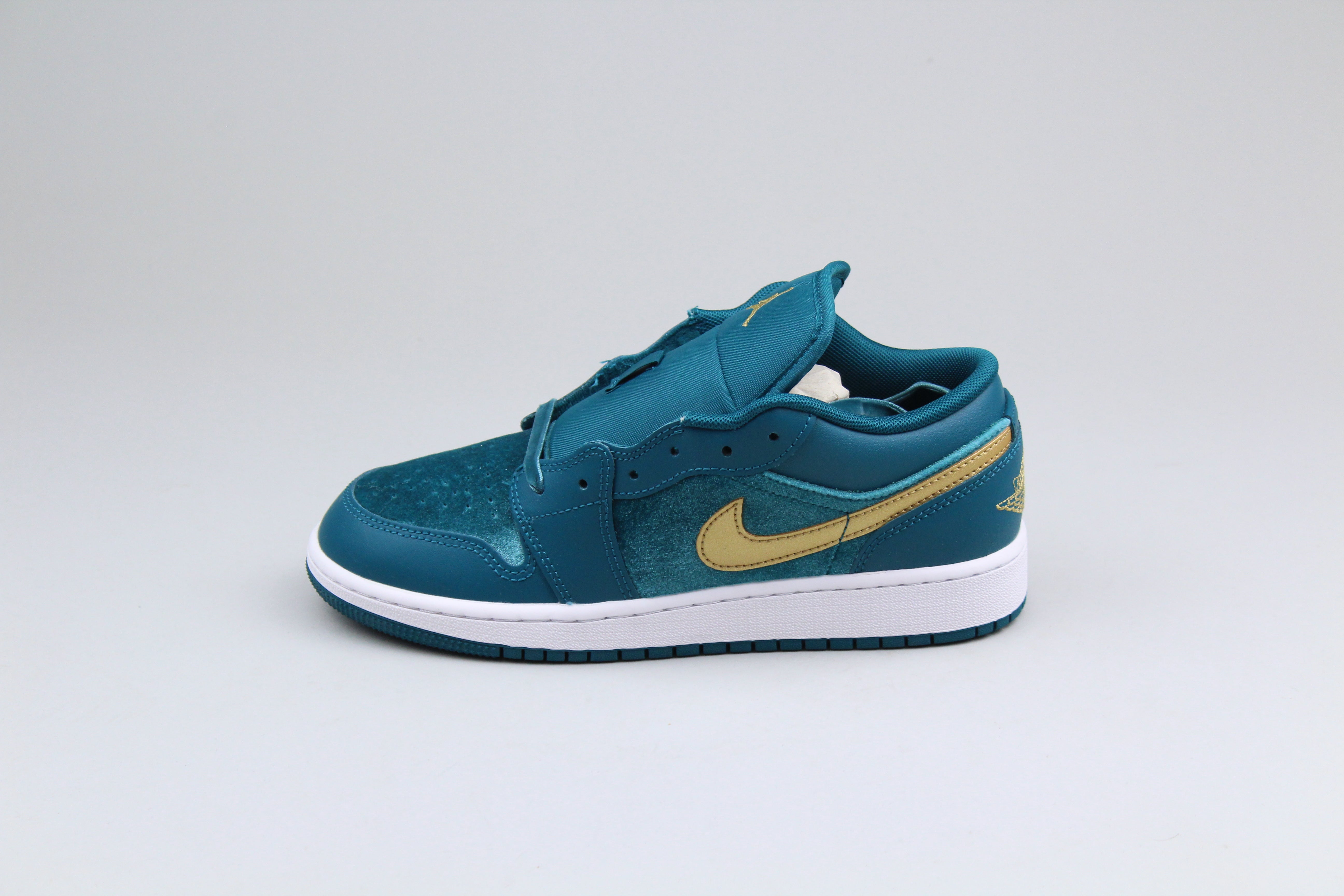 Jordan 1 Low 'Velvet Geode Teal' (GS)-8660374323530-The Attic