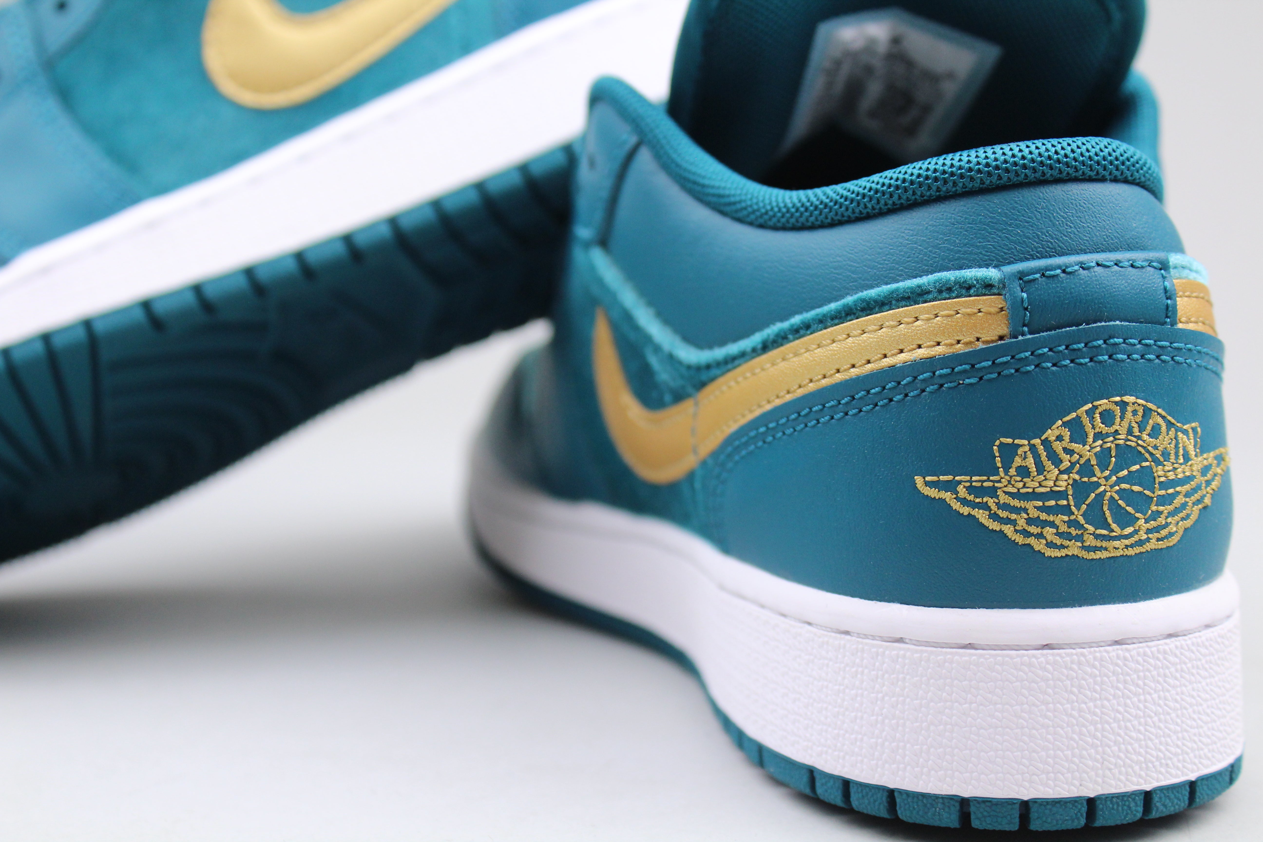 Jordan 1 Low 'Velvet Geode Teal' (GS)-8660374323530-The Attic