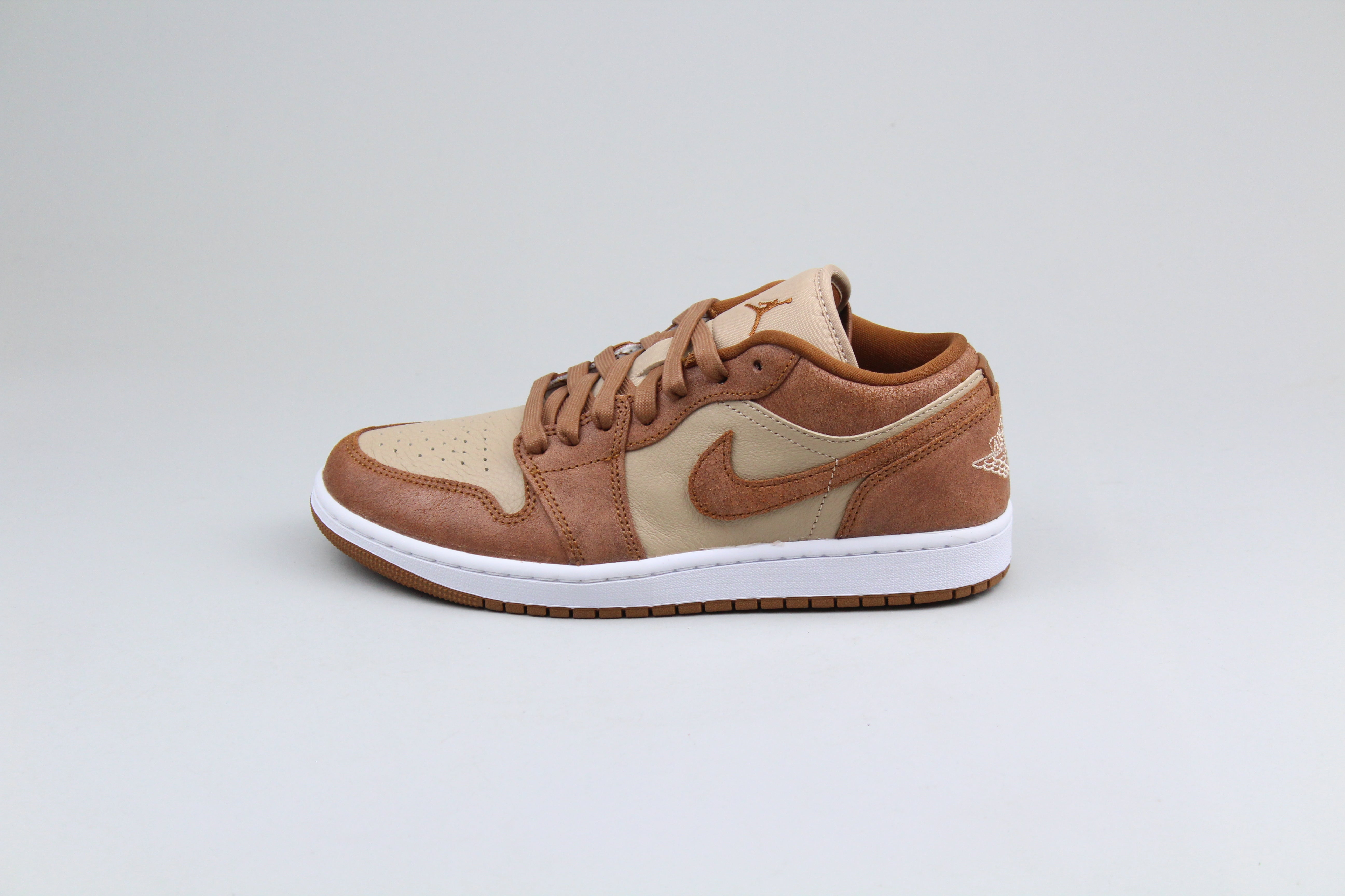 Jordan 1 Low 'Legend Coffee'-8691844514122-The Attic