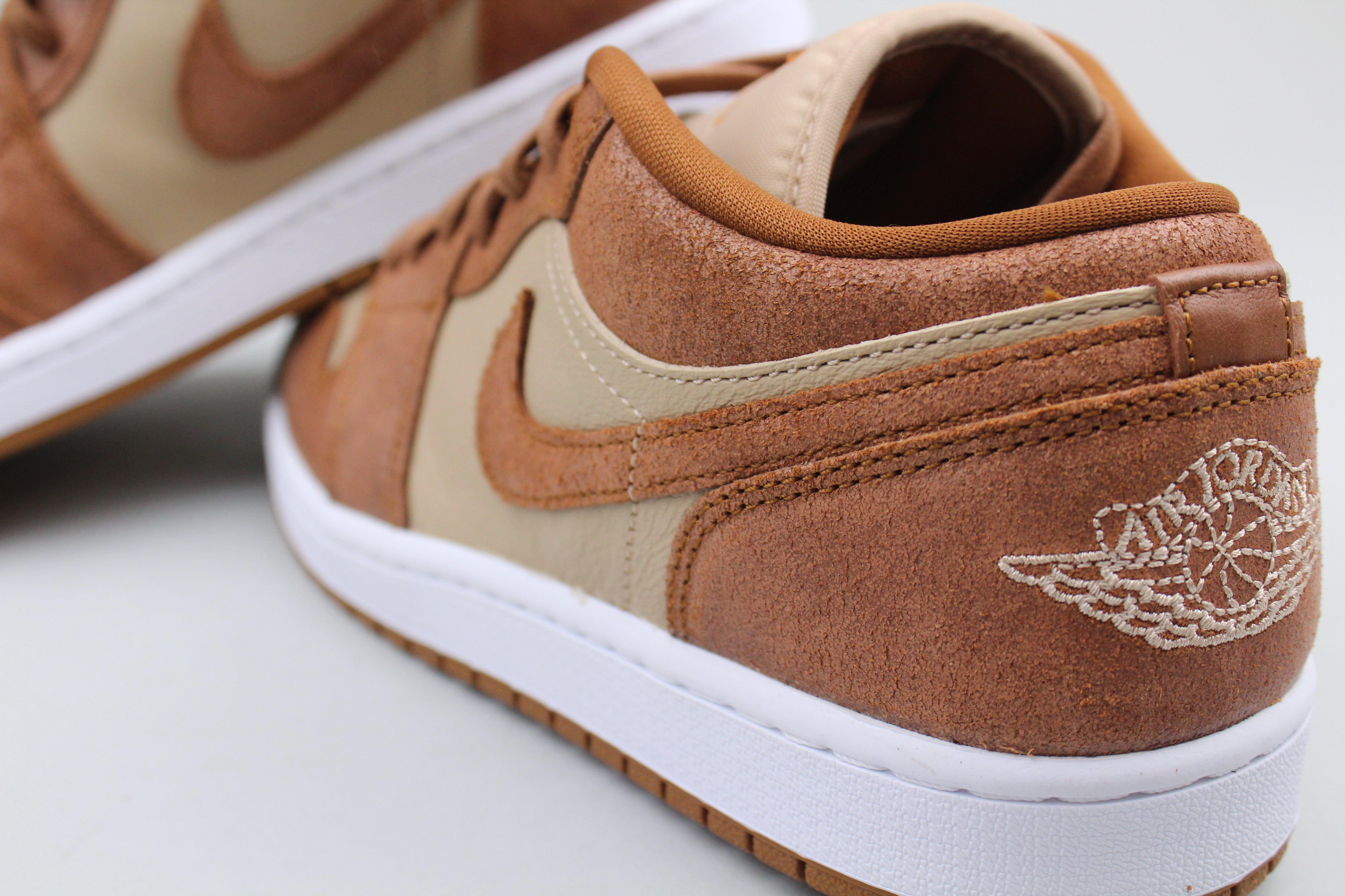 Jordan 1 Low 'Legend Coffee'-8691844514122-The Attic