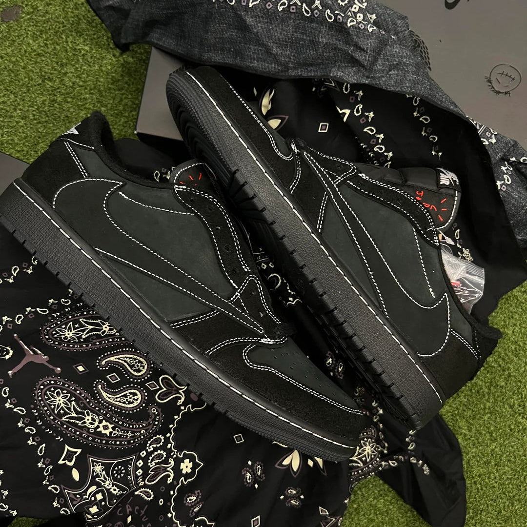 Jordan 1 Retro Low OG SP Travis Scott ‘Sort Fantom’