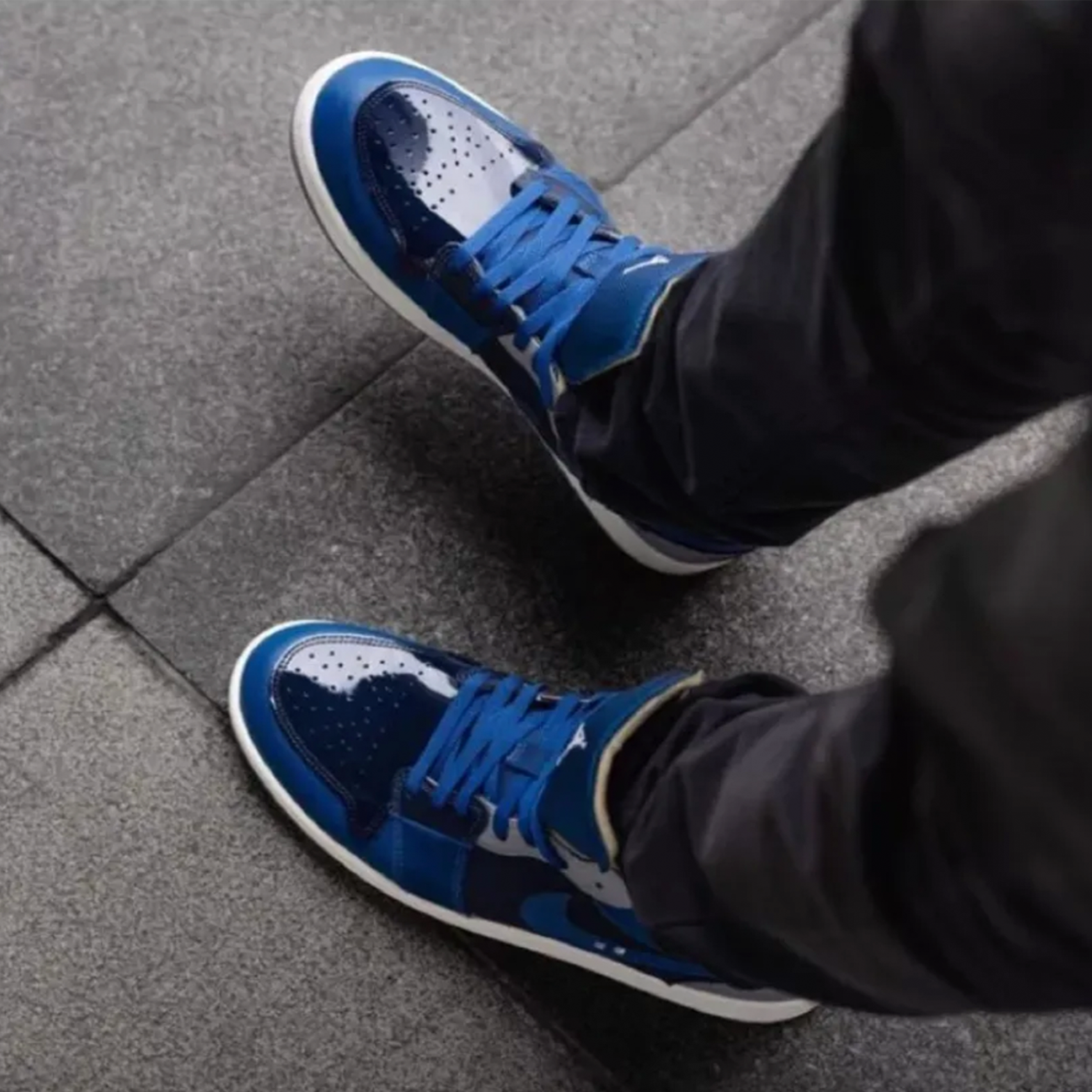 air-jordan-1-low-obsidian-ashen-slate