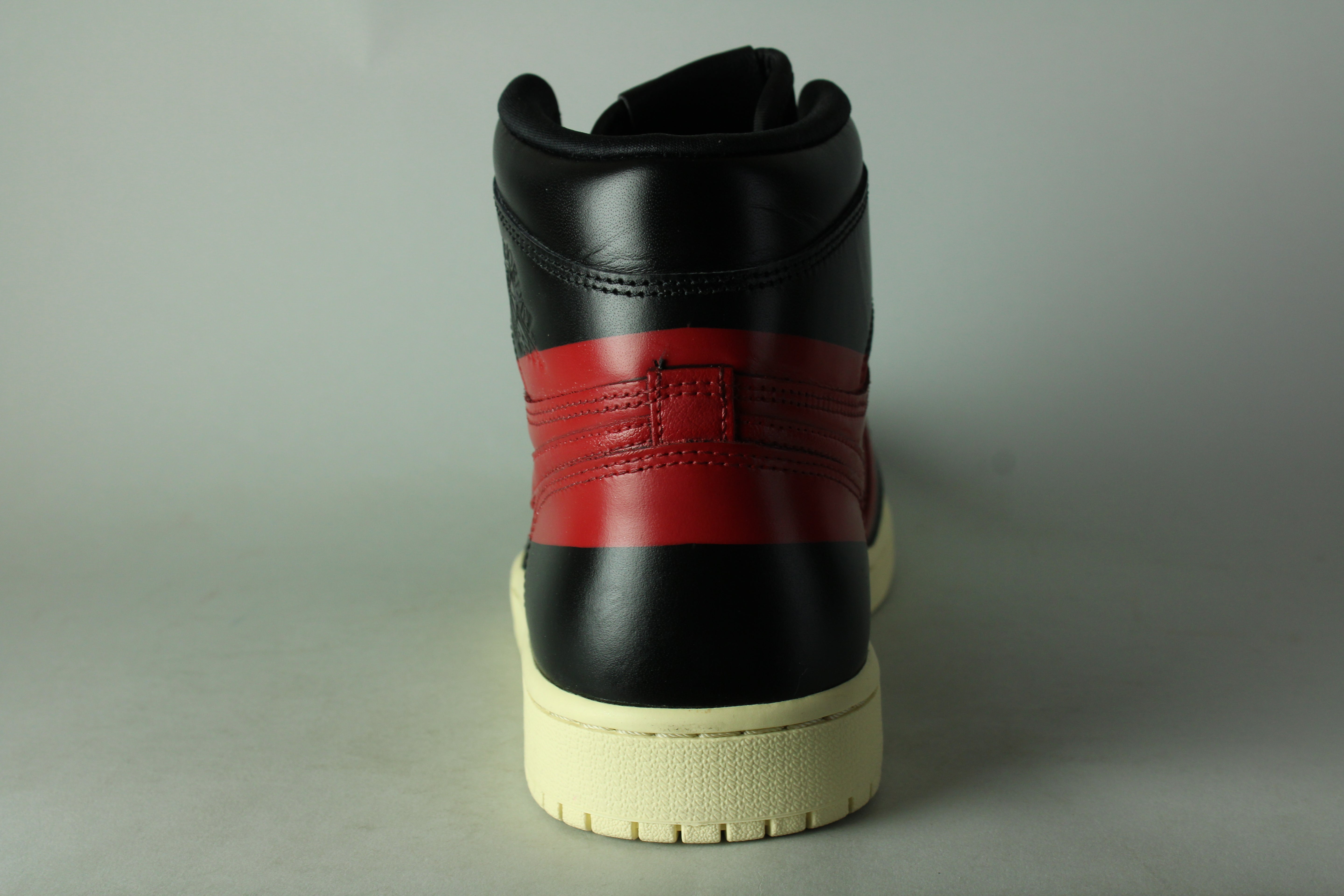 Air Jordan 1 Retro High OG 'Couture' - Size 43 (ARCHIVE)