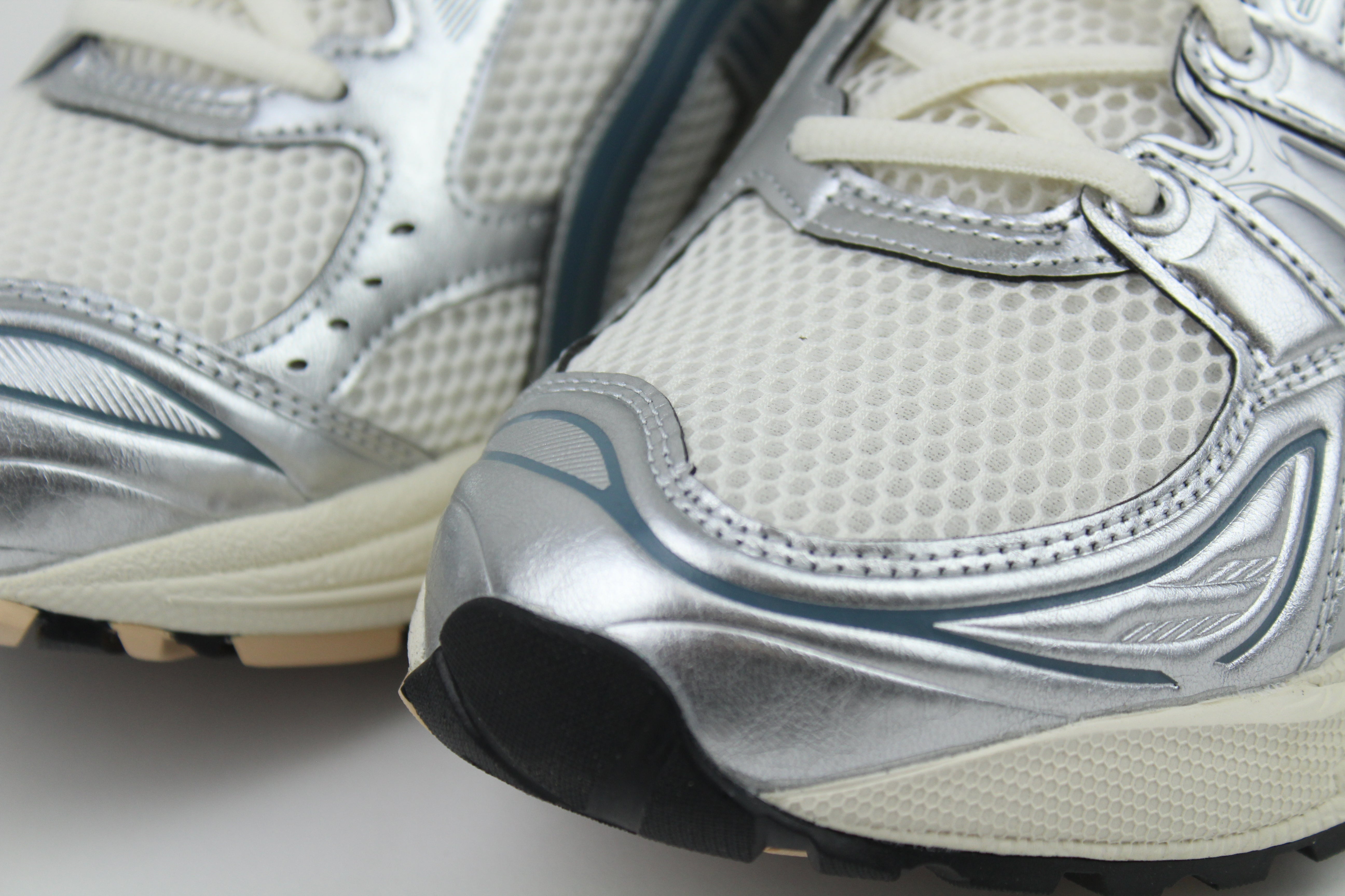 ASICS Gel-Kayano 14 Cream & Ironclad – Vintage Running Sneakers, Mesh and Synthetic Lifestyle Trainers, Retro Performance Shoes