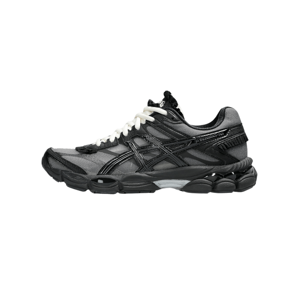 Side view of a black and grey ASICS Gel Cumulus 16 Griff running shoe with white laces and a chunky segmented sole, toe pointing left.