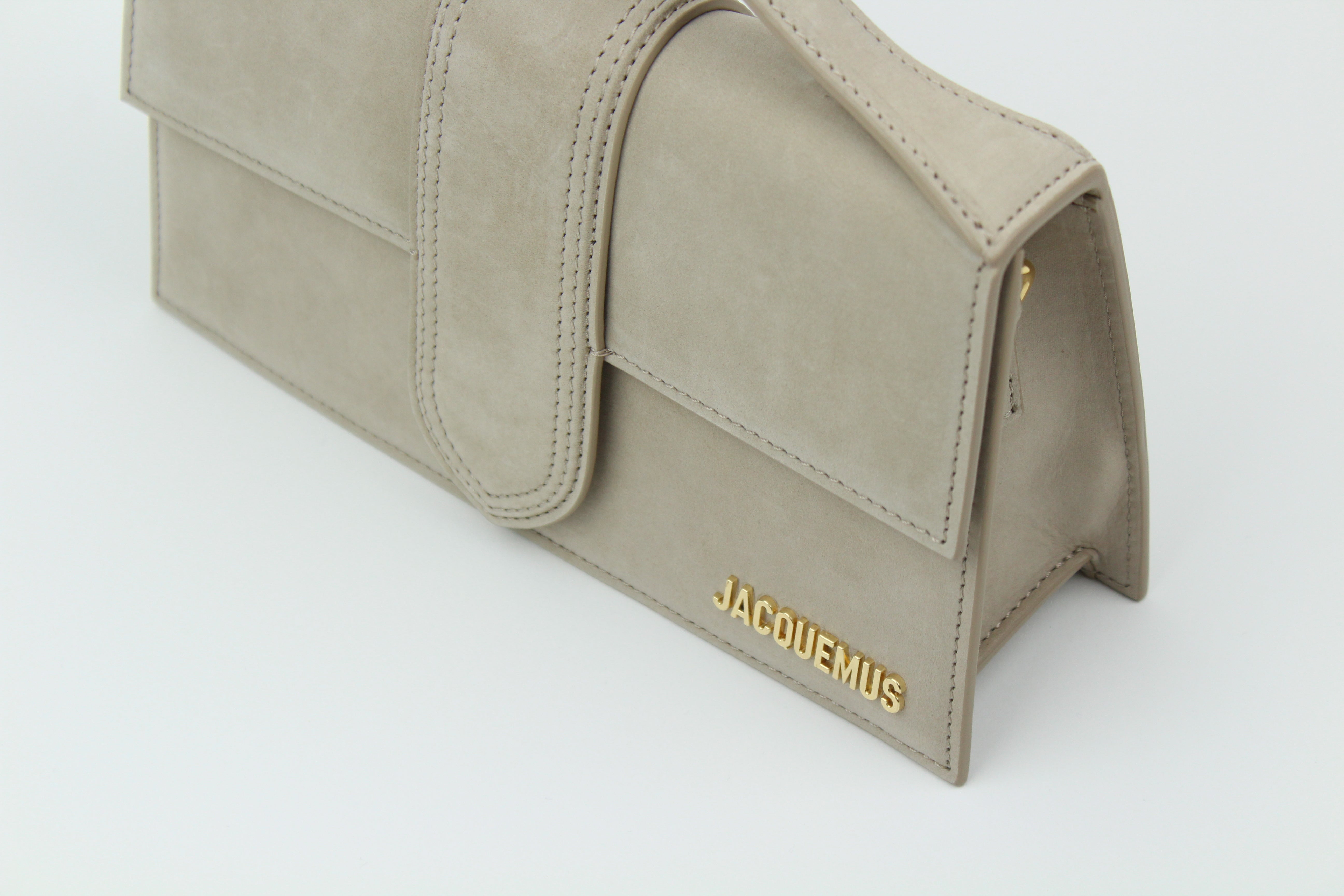 Jacquemus Le Grand Bambino 'Dark Beige' with smooth leather and clean structure. A neutral staple that balances everyday wear with quiet sophistication.