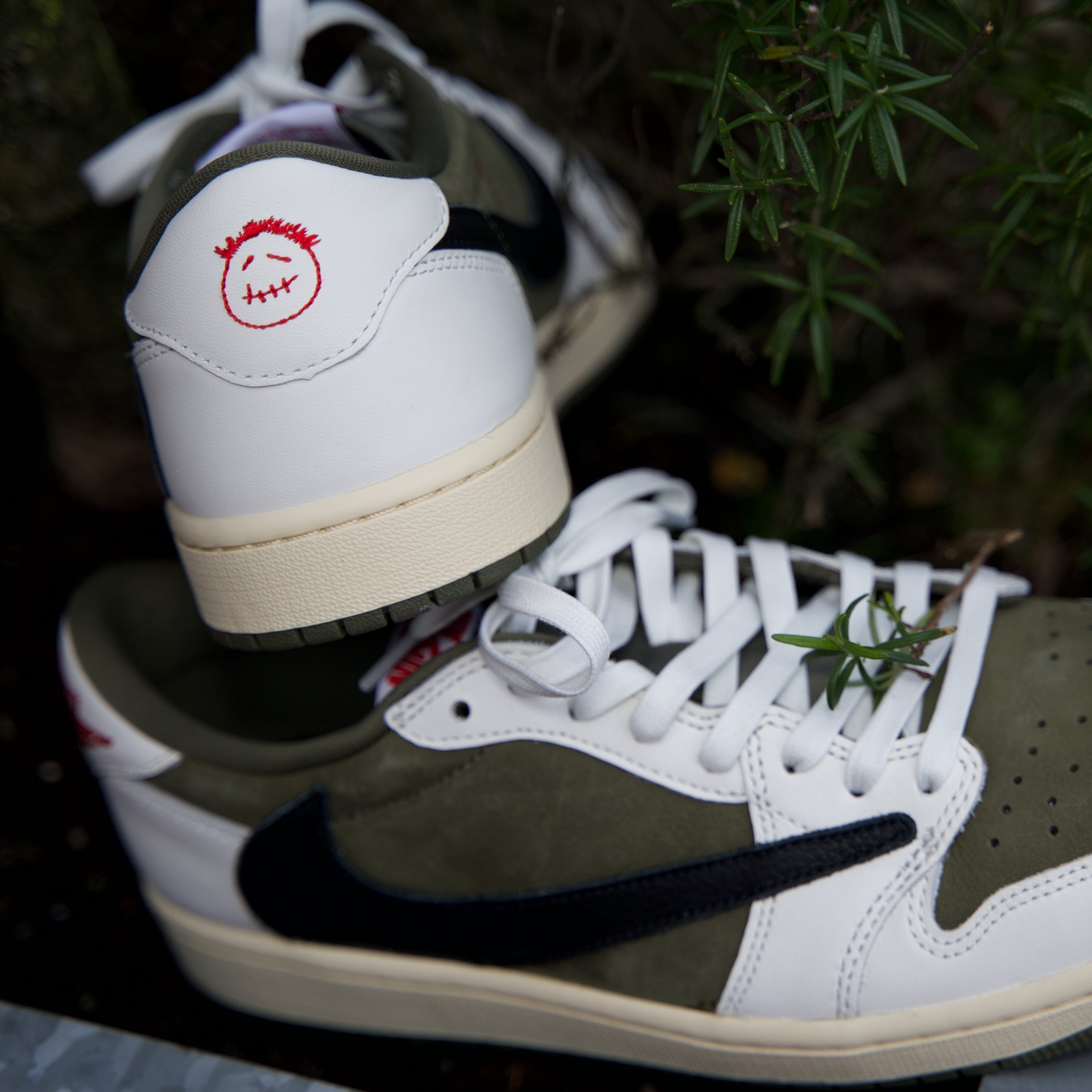 Jordan 1 Low Travis Scott 'Medium Olive’-9498032669002-The Attic
