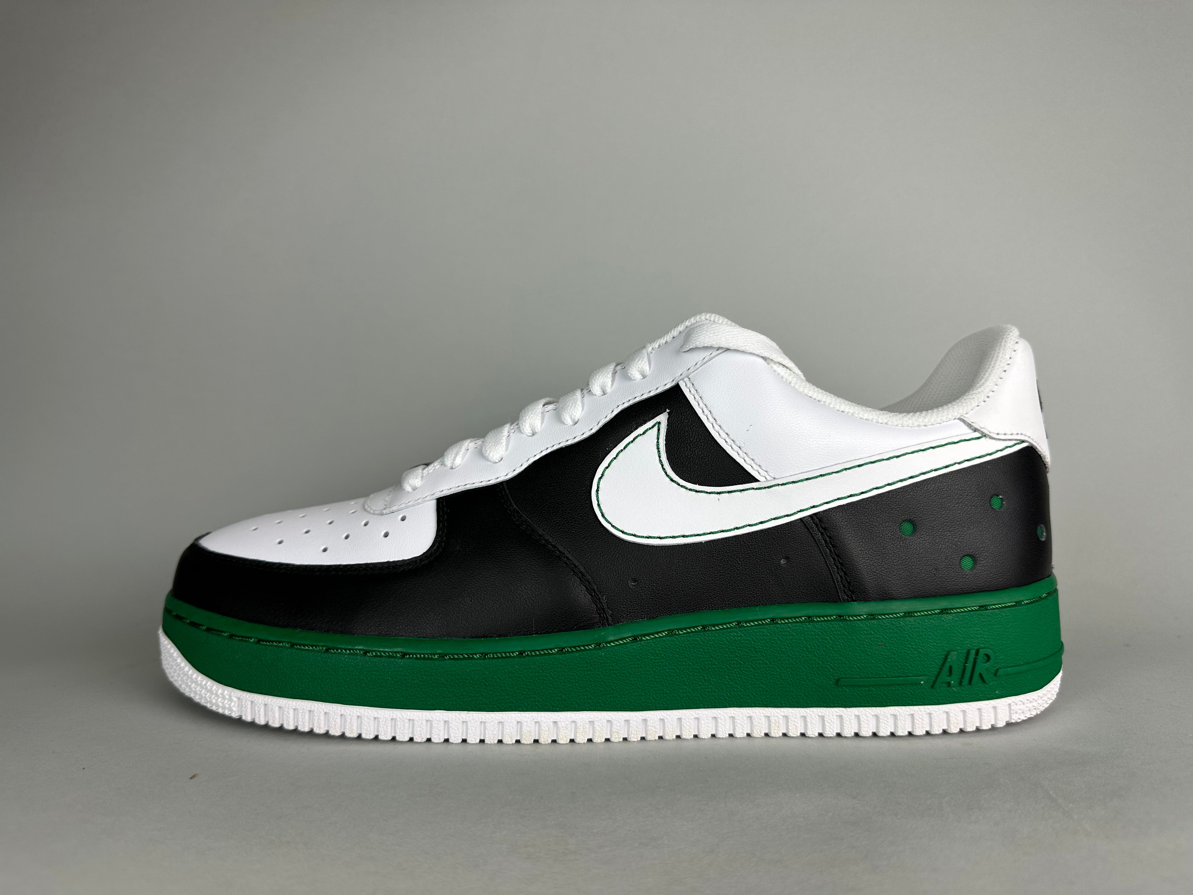 Nike Air Force 1 Low 'Negro Blanco Verde' - Talla 46 (ARCHIVO)