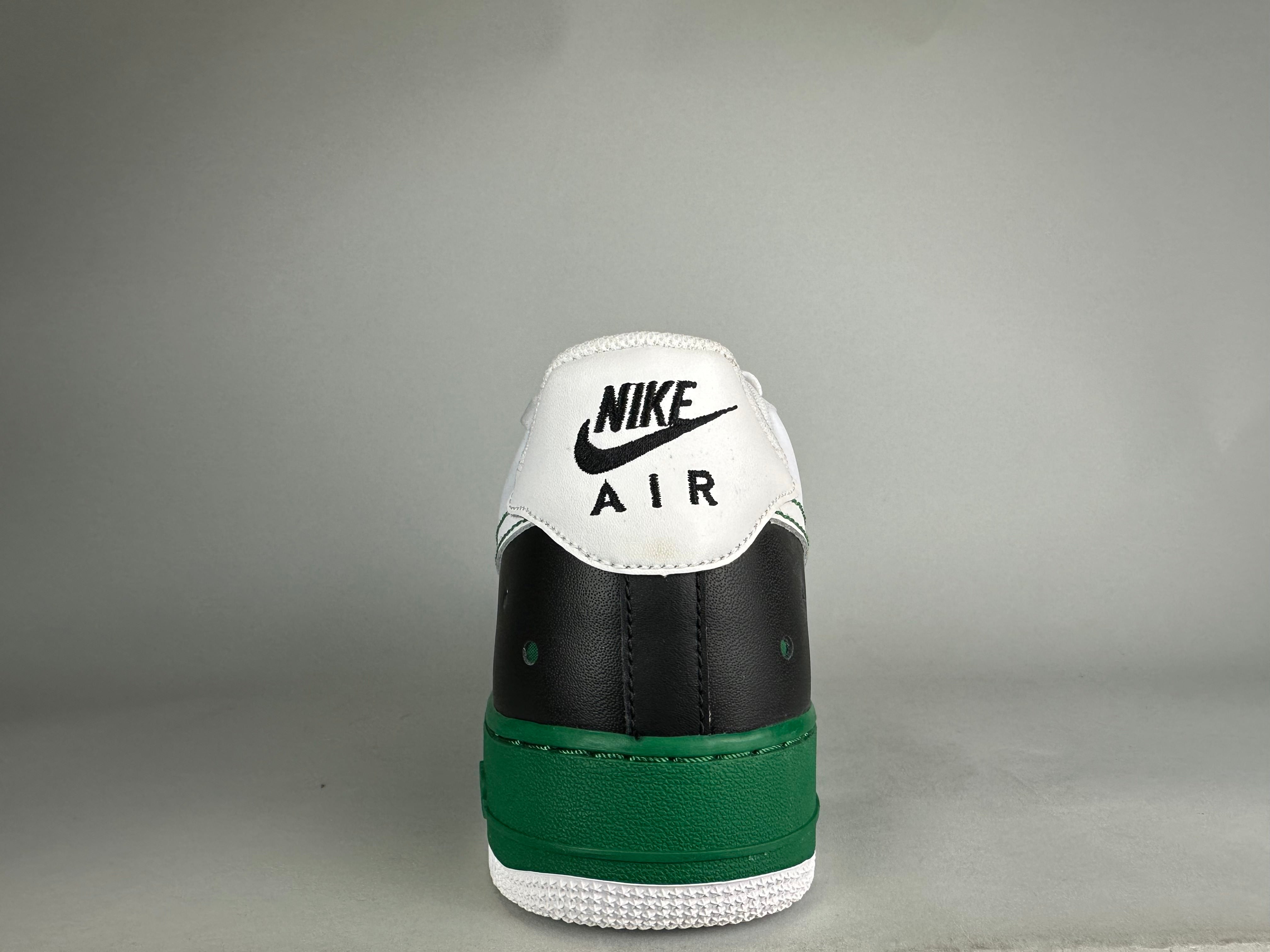 Nike Air Force 1 Low 'Negro Blanco Verde' - Talla 46 (ARCHIVO)