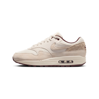 Nike Air Max 1 ‘Burgundy Crush’ in premium suede and mesh with visible Air cushioning. Style with joggers or denim for a rich, clean streetwear look.