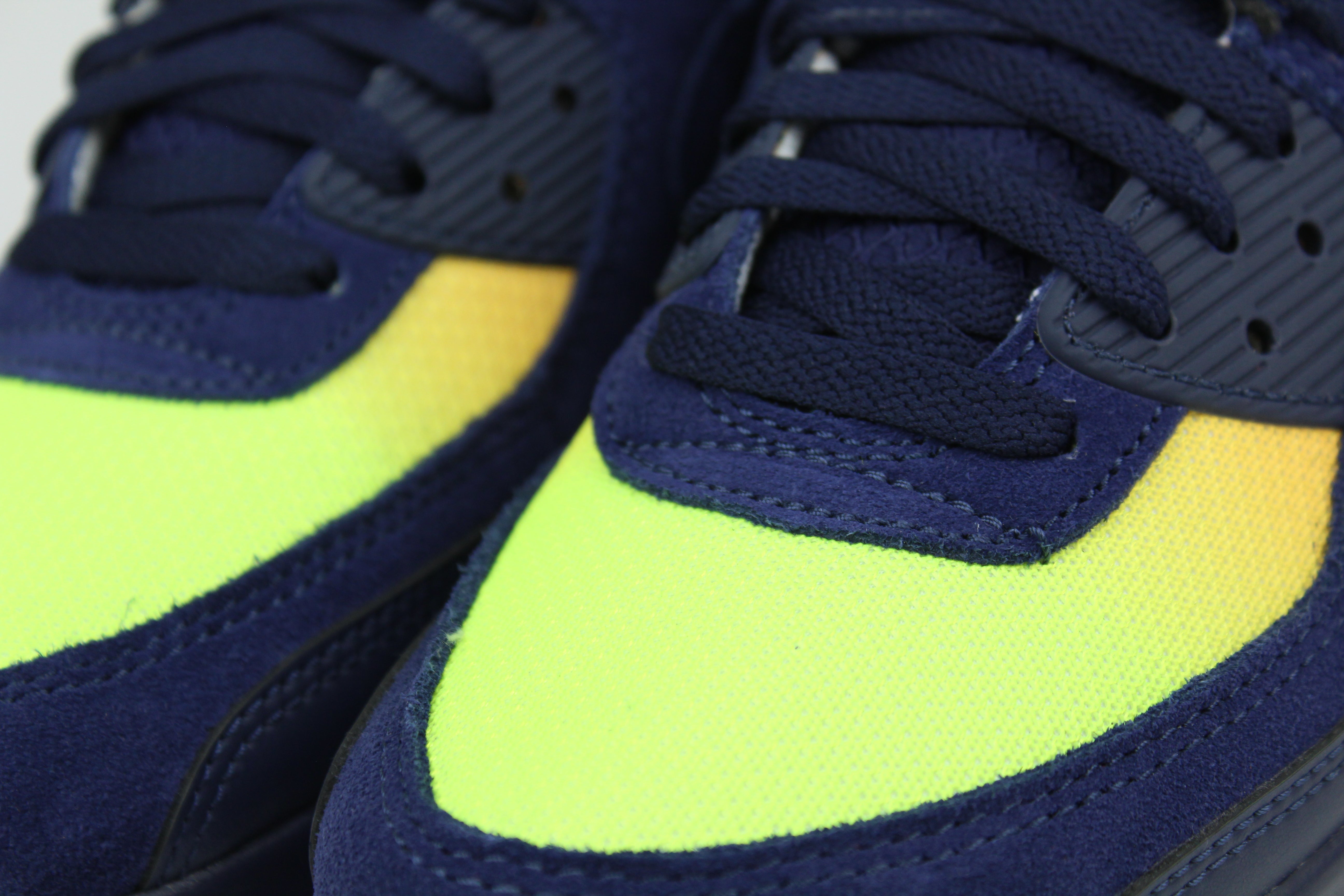 Nike Air Max 90 Gradient – Retro Running Sneakers with Gradient Color Design, Classic Lifestyle Shoes, Iconic Streetwear Trainers