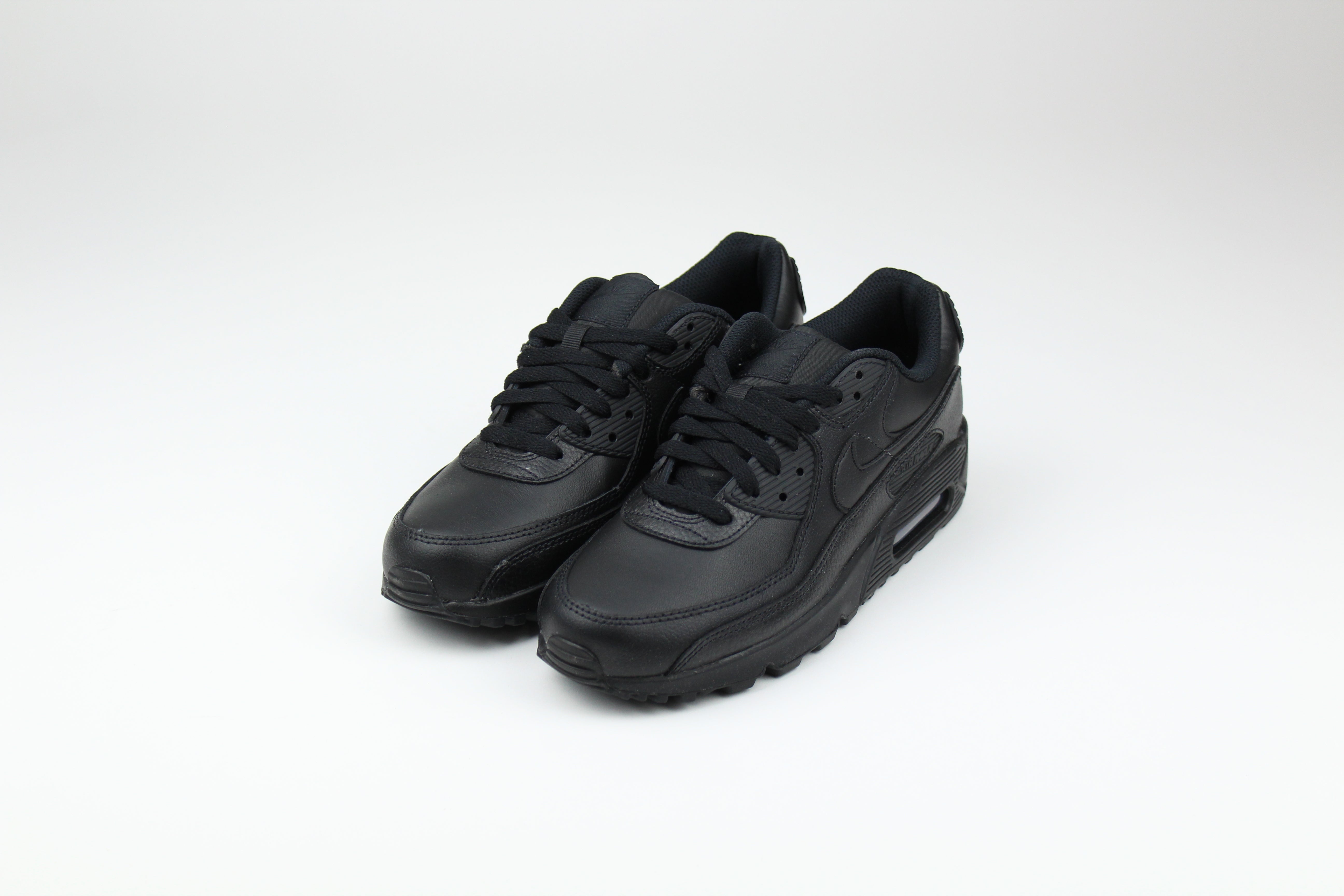 Nike Air Max 90 Leather Triple Black – Classic Retro Running Sneakers, Premium All-Black Lifestyle Shoes, Iconic Streetwear Trainers