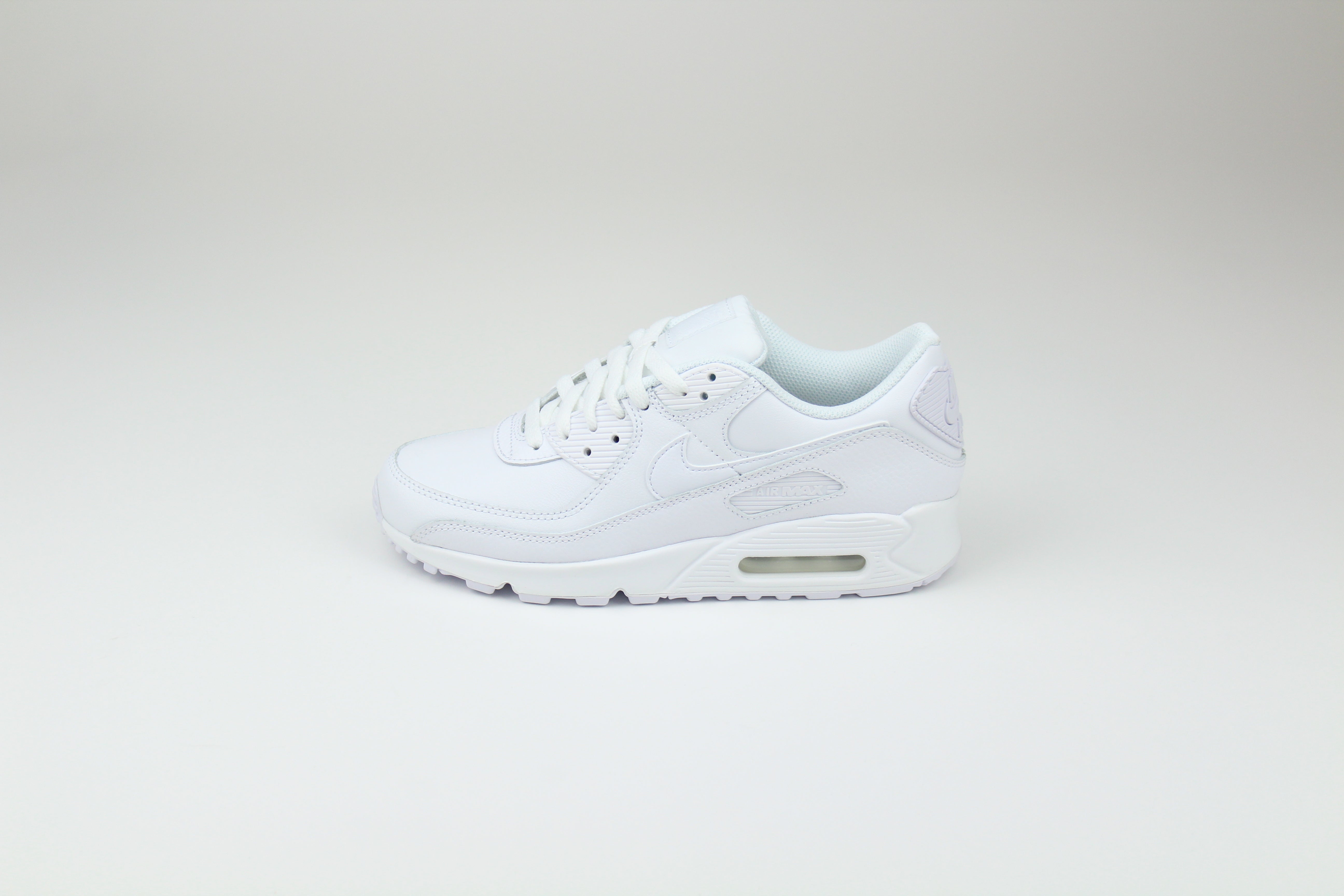 Nike Air Max 90 Leather Triple White – Classic Retro Running Sneakers, Premium All-White Lifestyle Shoes, Iconic Streetwear Trainers