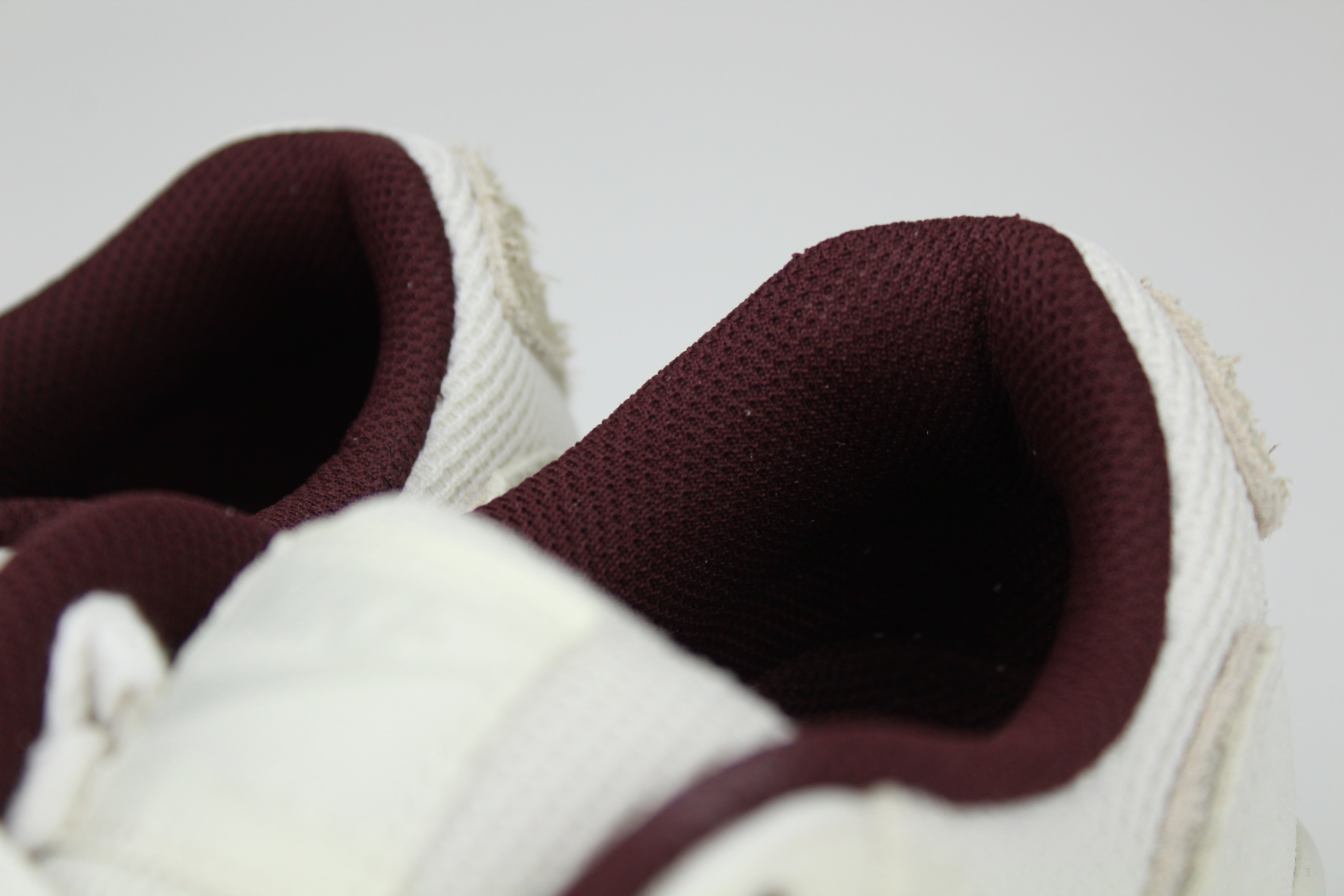 Nike Air Max 90 'Phantom & Burgundy Crush' – stylish sneakers featuring a sleek combination of phantom and burgundy crush colours, Air Max cushioning for comfort, and premium construction, ideal for casual and streetwear outfits.