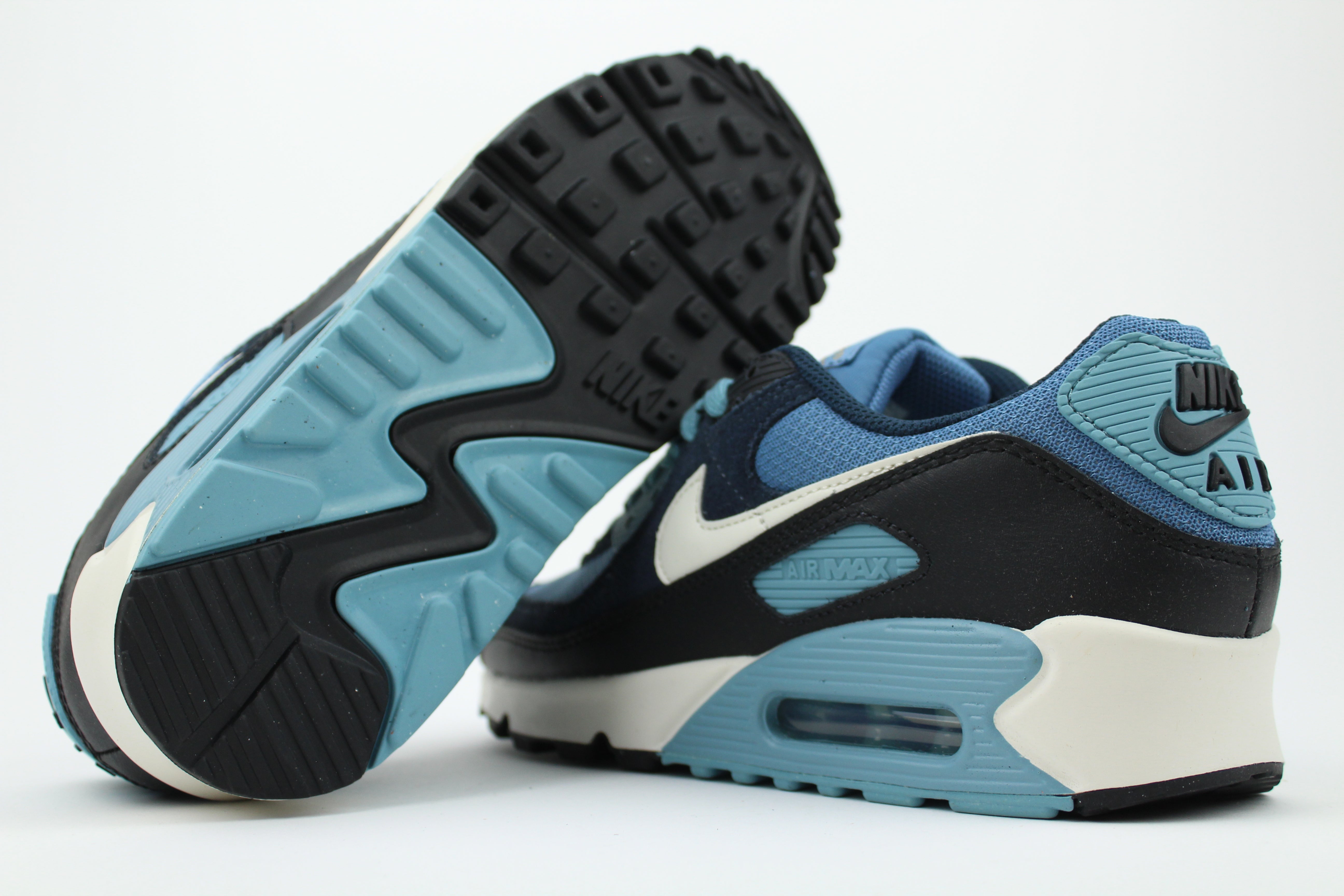Nike Air Max 90 Premium 'Armory Navy' features suede and leather layers in deep navy tones. A premium twist on the classic silhouette for a clean, everyday streetwear fit.