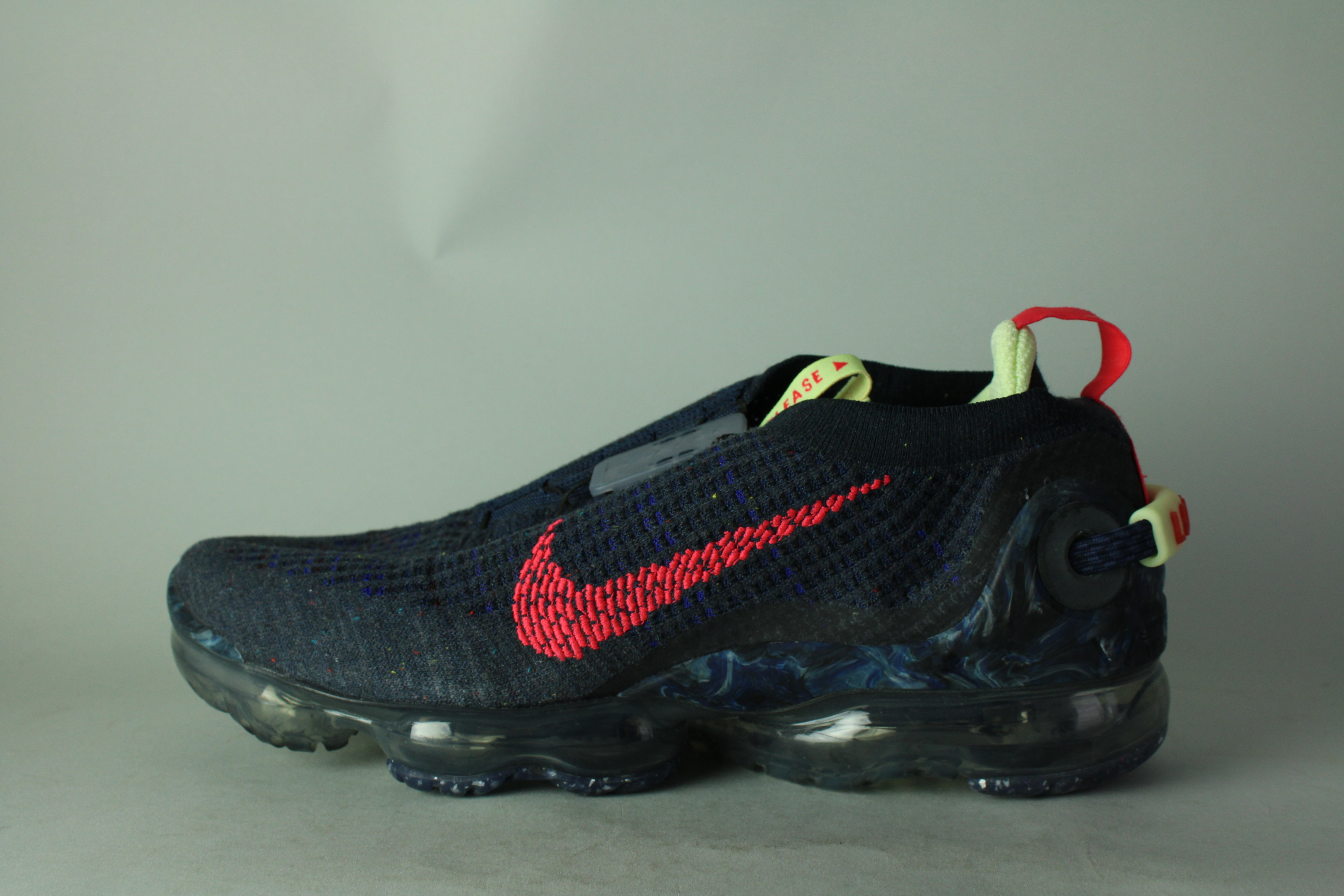 Nike Air VaporMax 2020 Flyknit 'Obsidian Siren Red' - Size 44 (ARCHIVE)