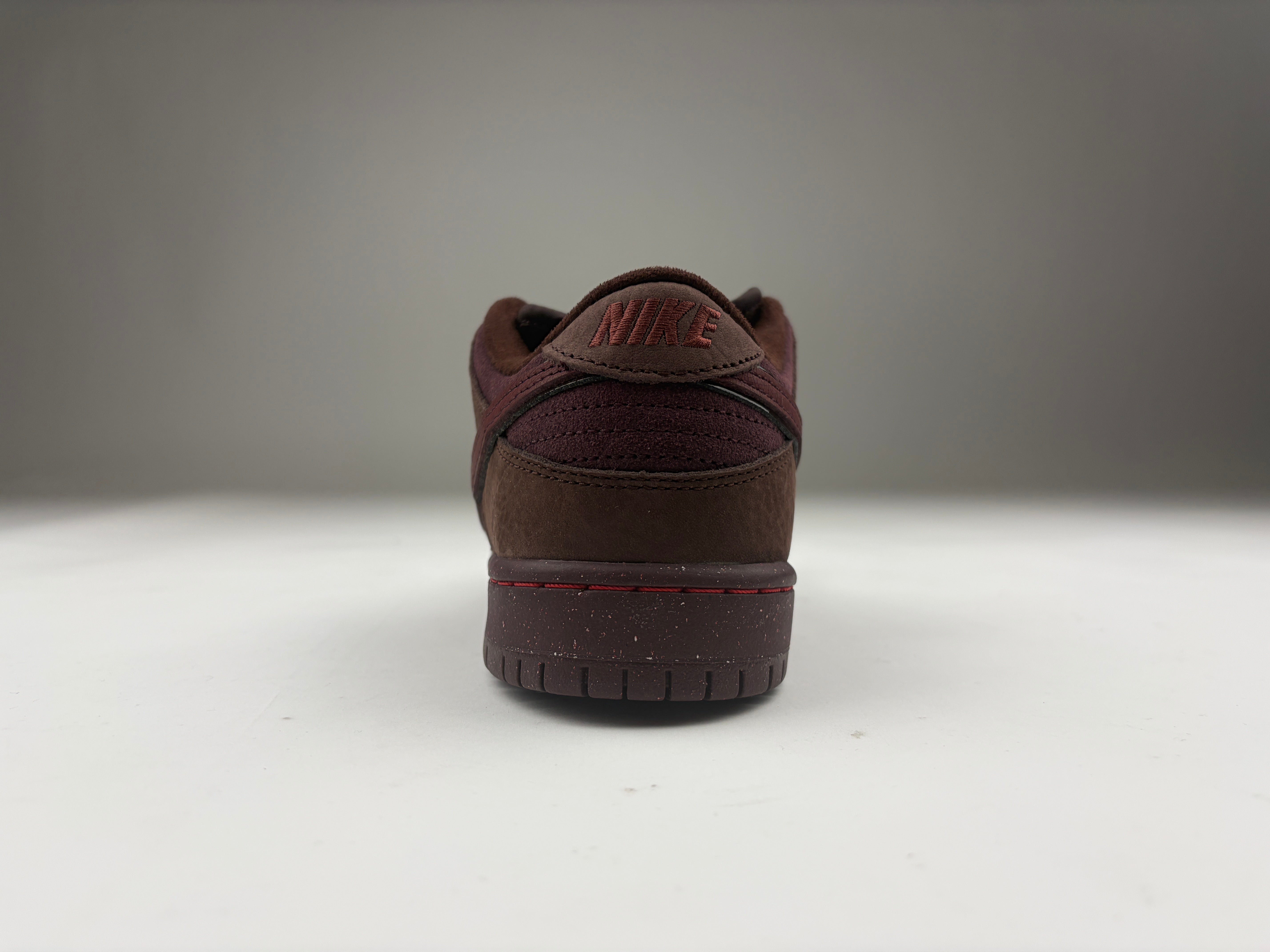 Nike Dunk Low Premium SB 'City of Love Collection - Burgundy Crush' Size 40.5 (ARCHIVE)