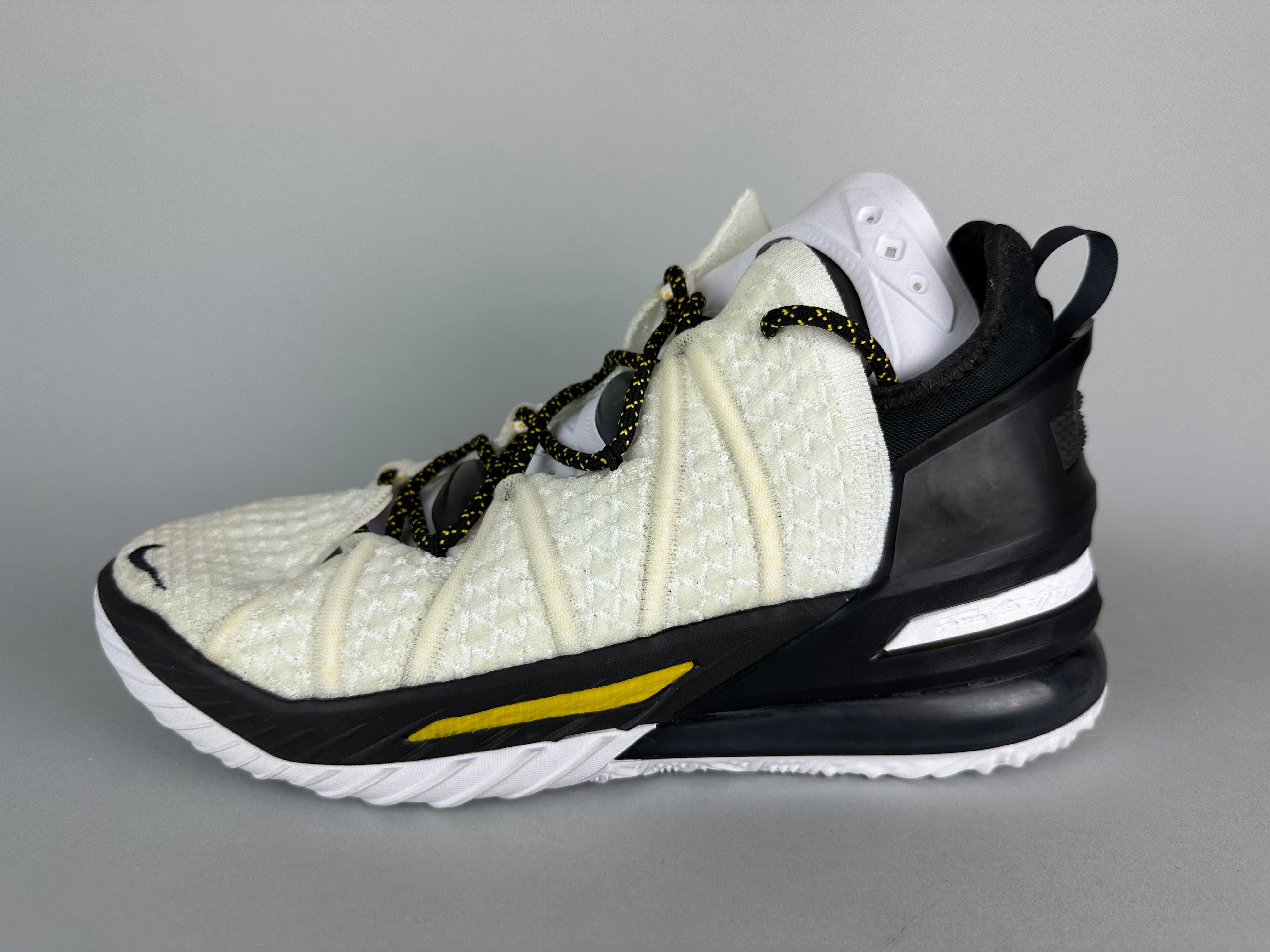Nike LeBron 18 'Home' - Størrelse 42 (ARKIV)