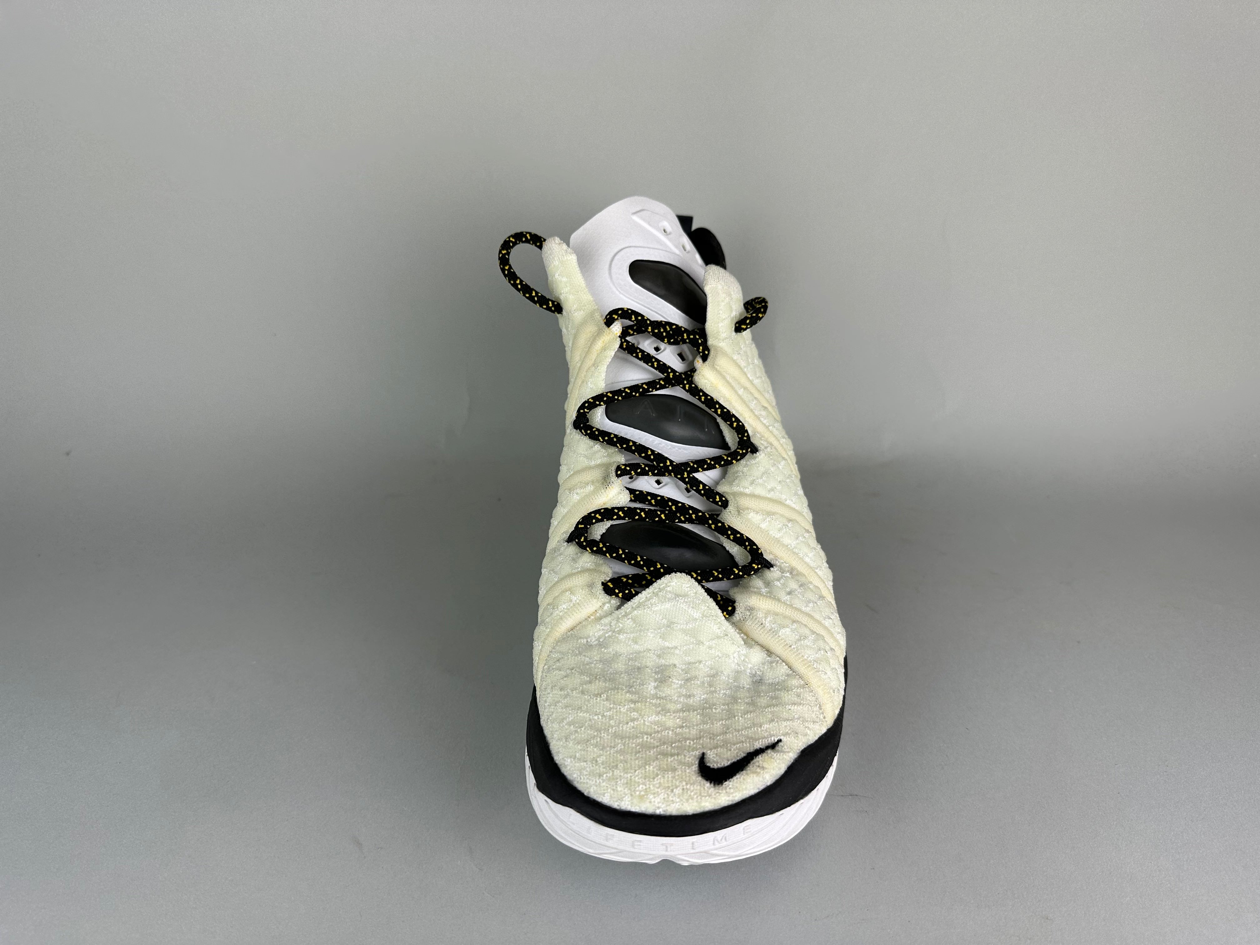 Nike LeBron 18 'Home' - Størrelse 42 (ARKIV)