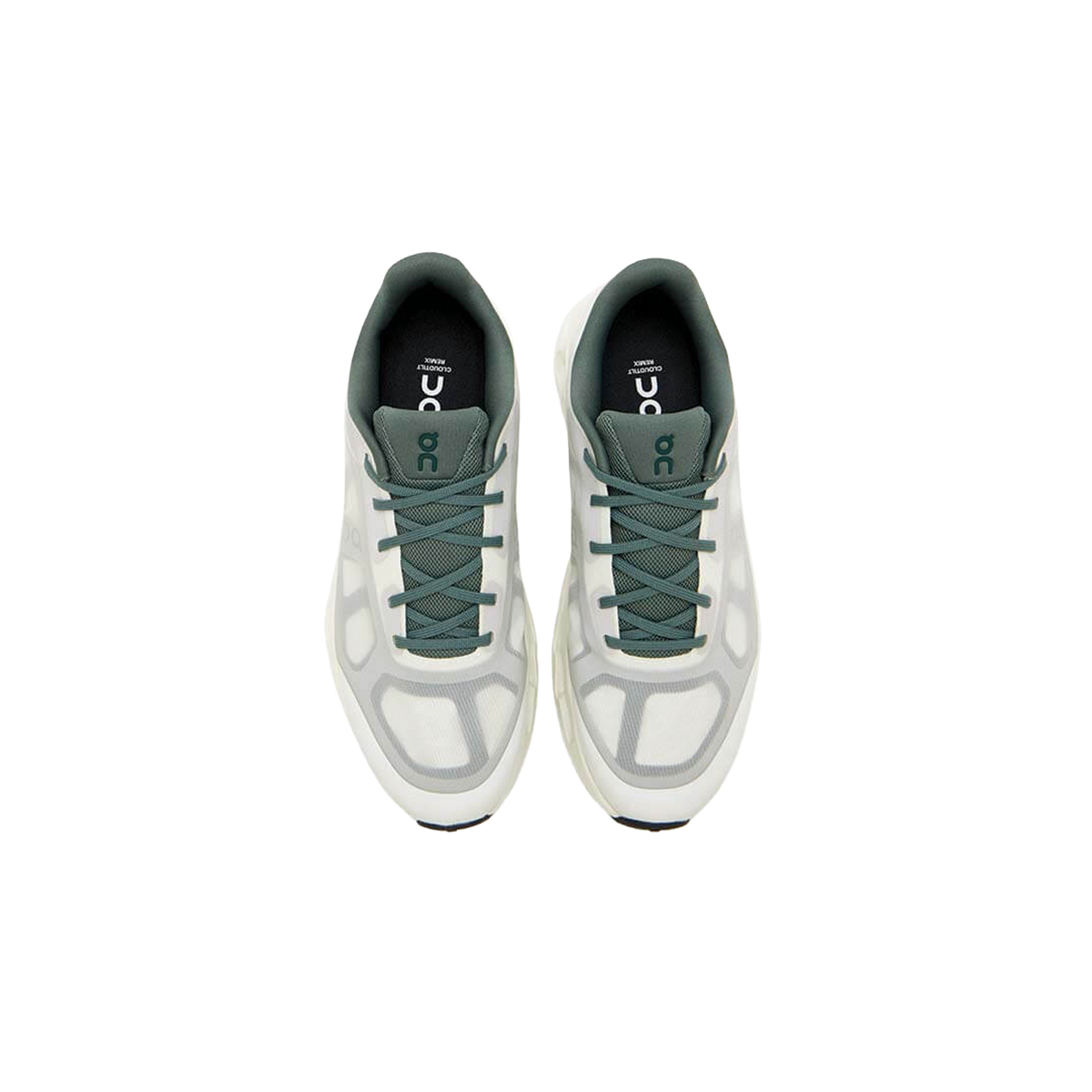 Vue de dessus d'une paire de baskets de running On ivoire et olive avec empiècements en mesh, lacets, languette et col de talon verts