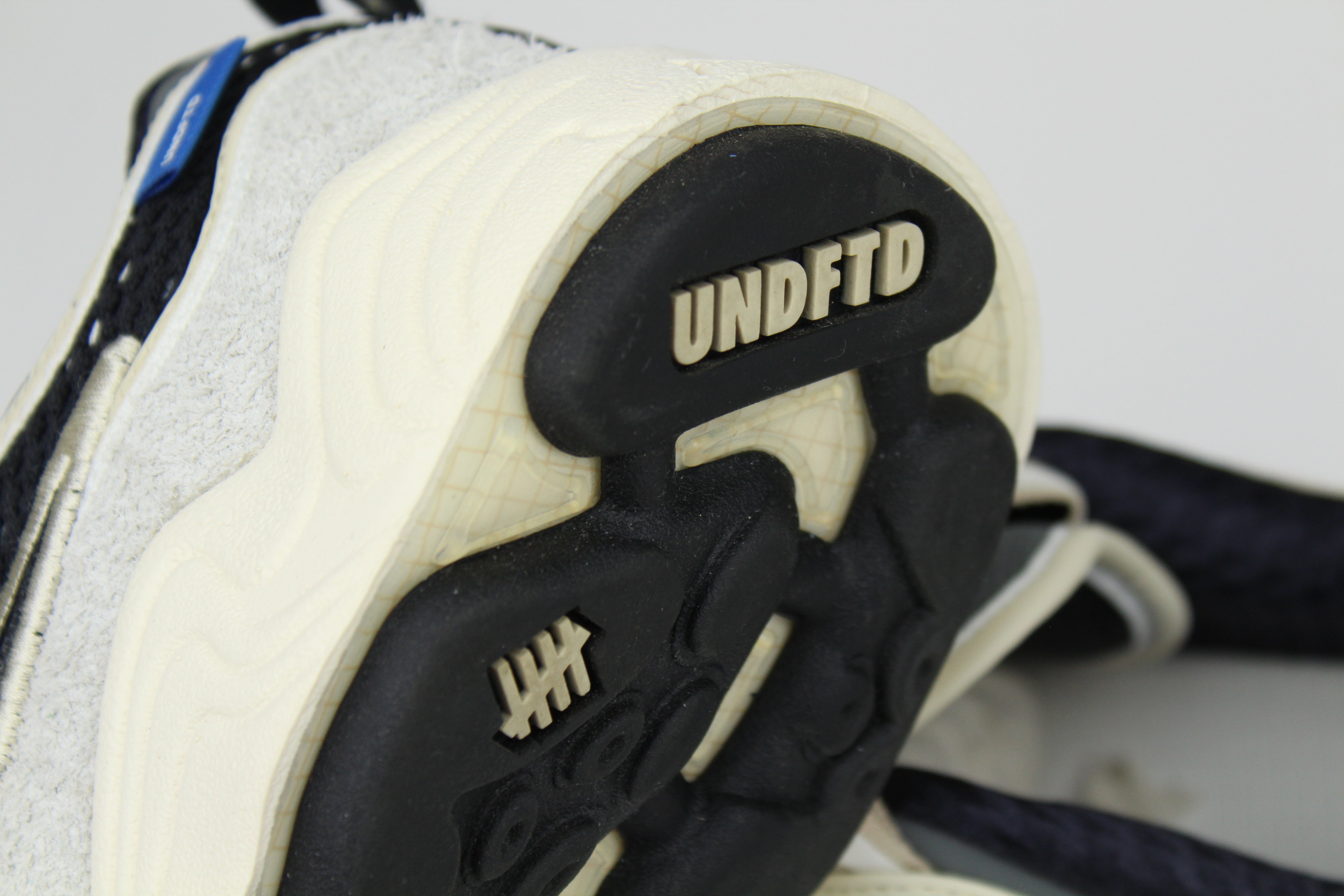 Undefeated x Nike Zoom Spiridon Phantom – Limited Edition Collaboration Sneakers, Cream and Silver Running Shoes, Premium Streetwear Trainers