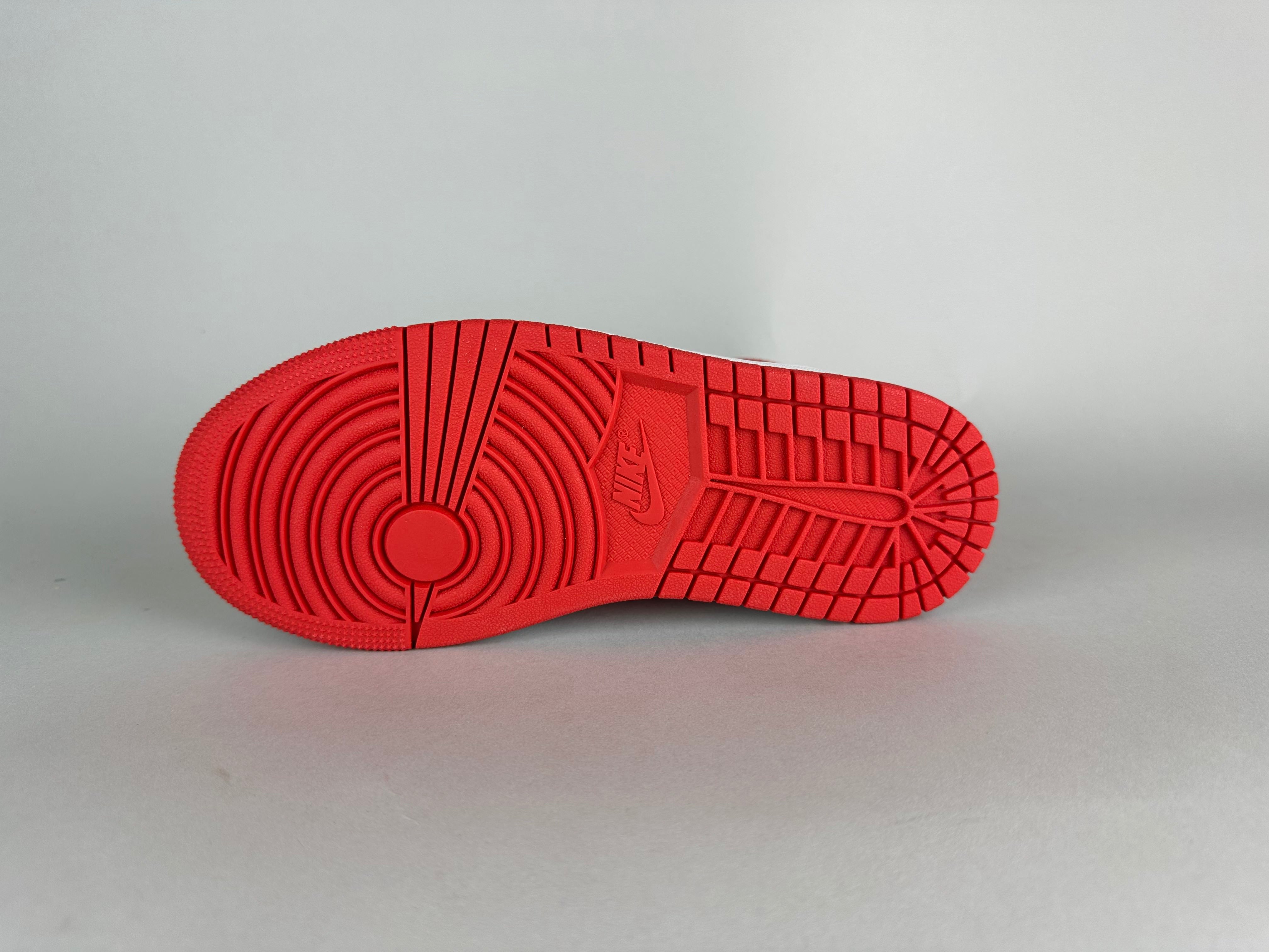 Wmns Air Jordan 1 Mid SE 'University Red Pomegranate' - Size 36 (ARCHIVE)