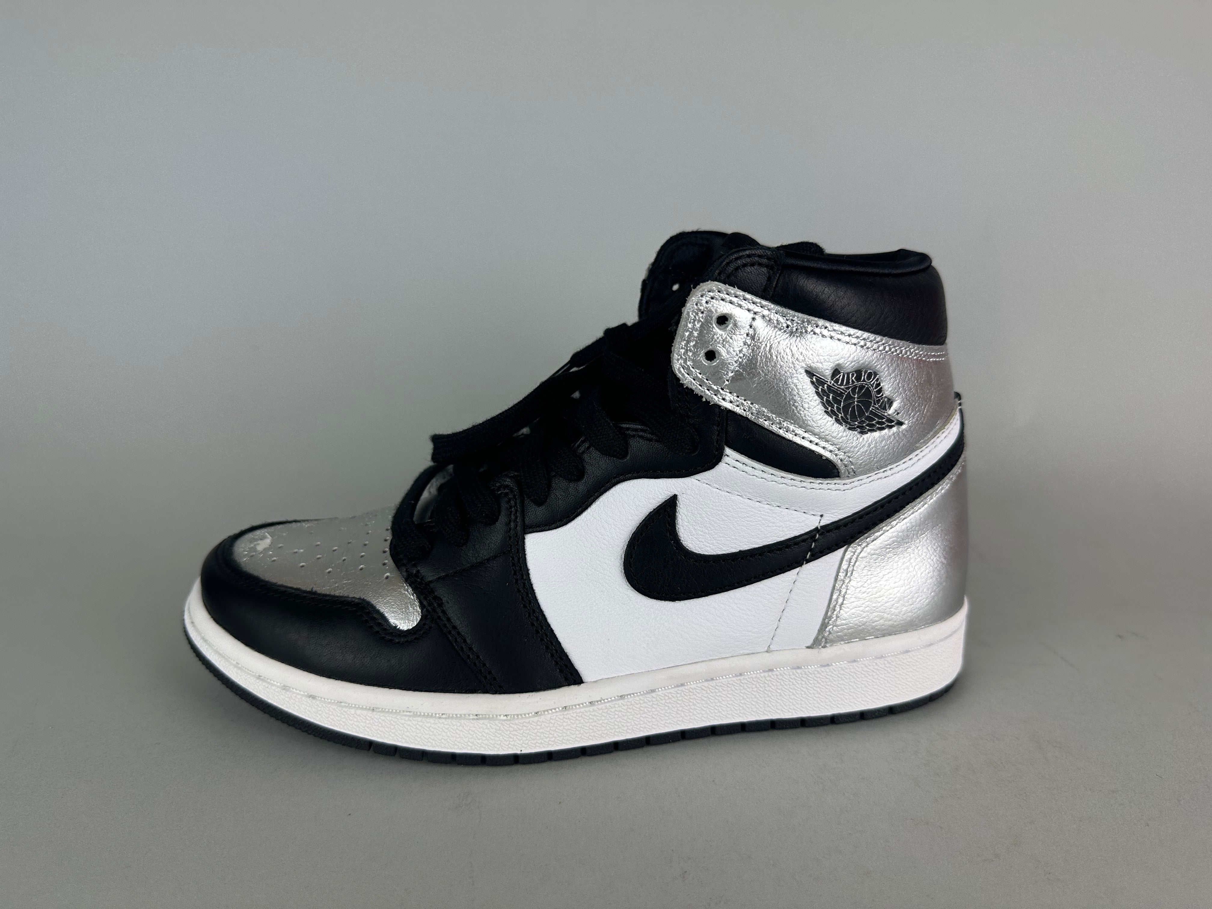 Wmns Air Jordan 1 Retro High OG 'Silver Toe' - 37.5 (ARCHIVE)