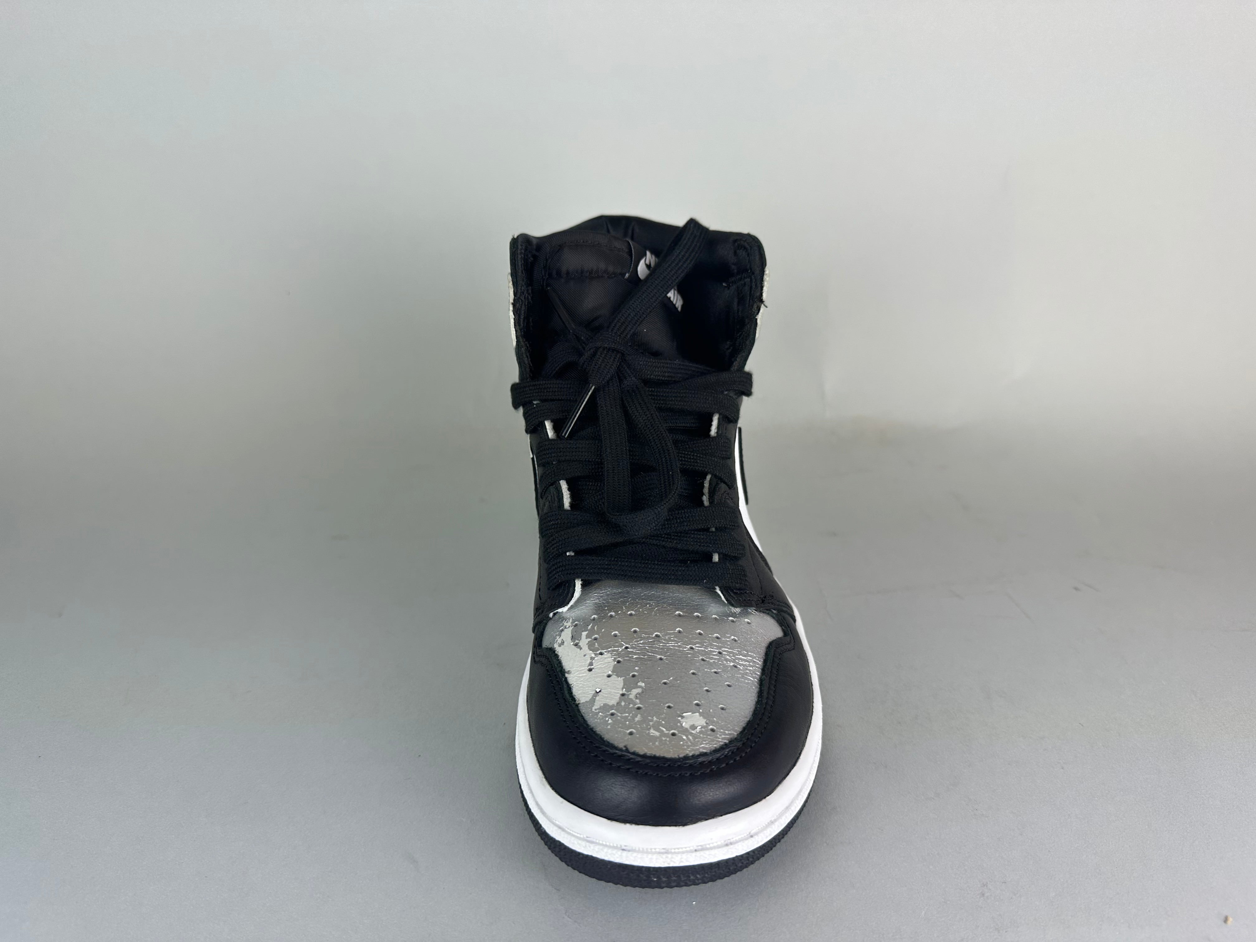 Wmns Air Jordan 1 Retro High OG 'Silver Toe' - 37.5 (ARCHIVE)