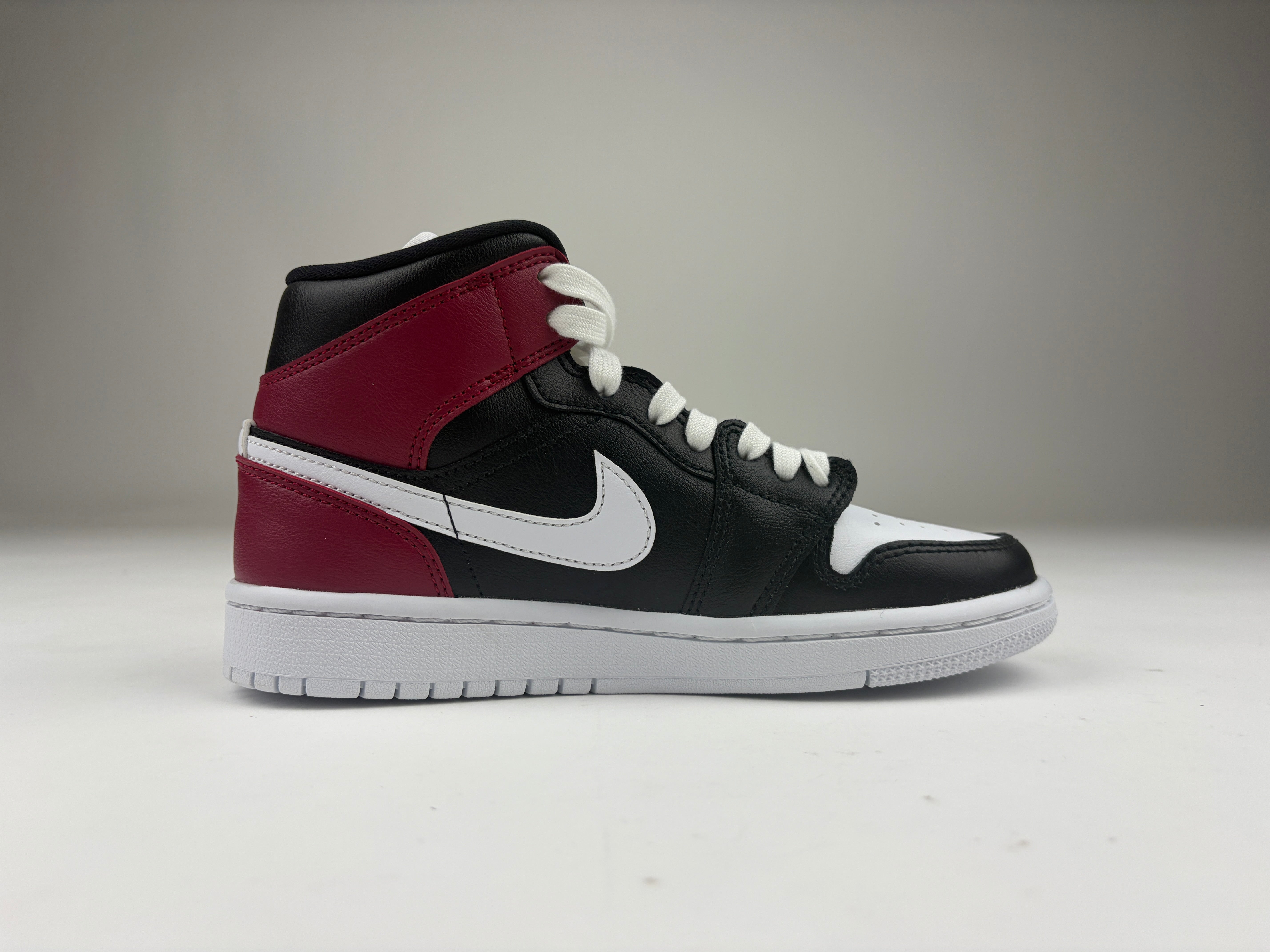 Air Jordan 1 Mid 'Noble Red' (Womens) - Size 35.5 (ARCHIVE)