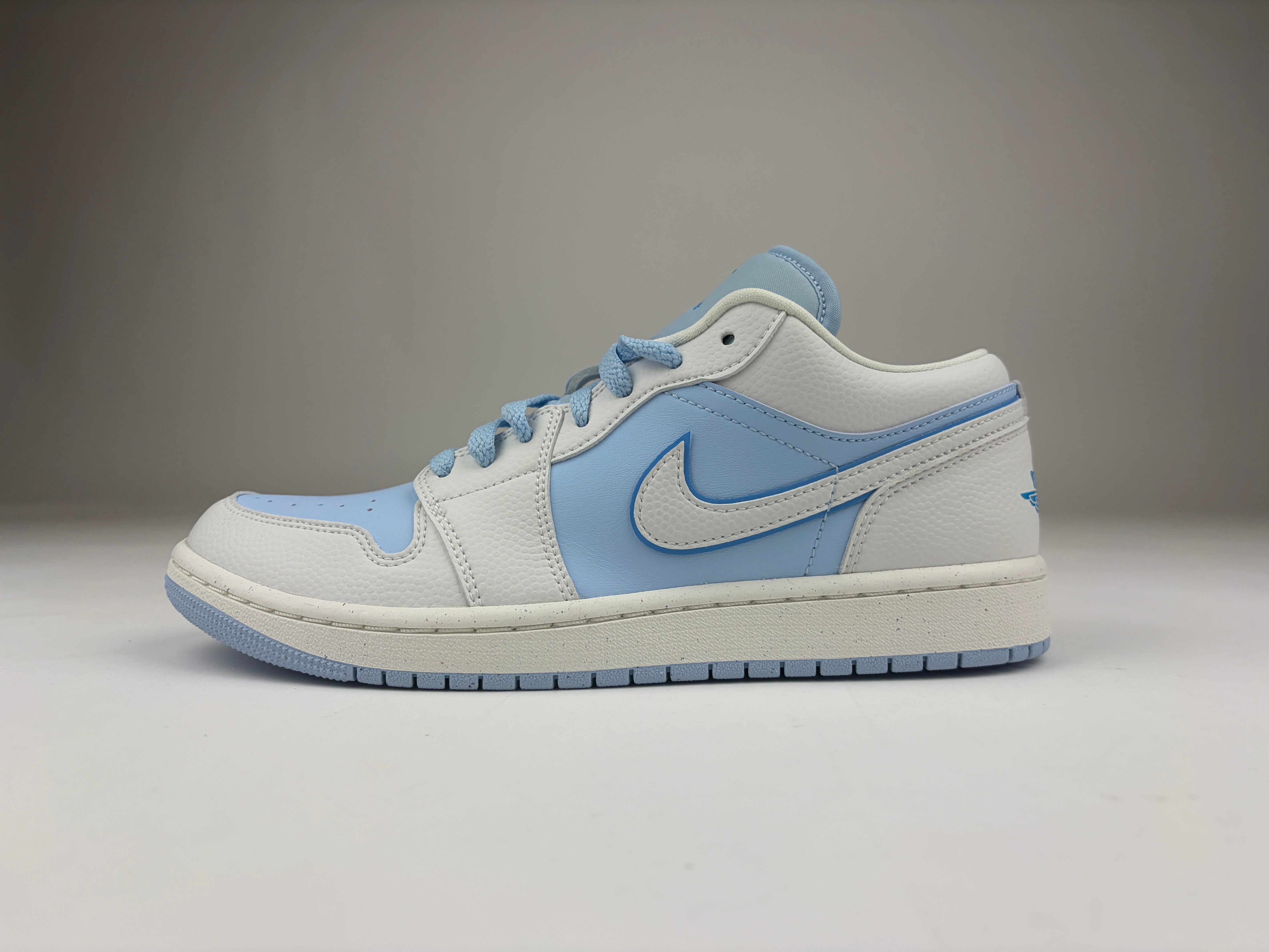 Air Jordan 1 Low SE 'Reverse Ice Blue' (Womens) - Size 41 (ARCHIVE)