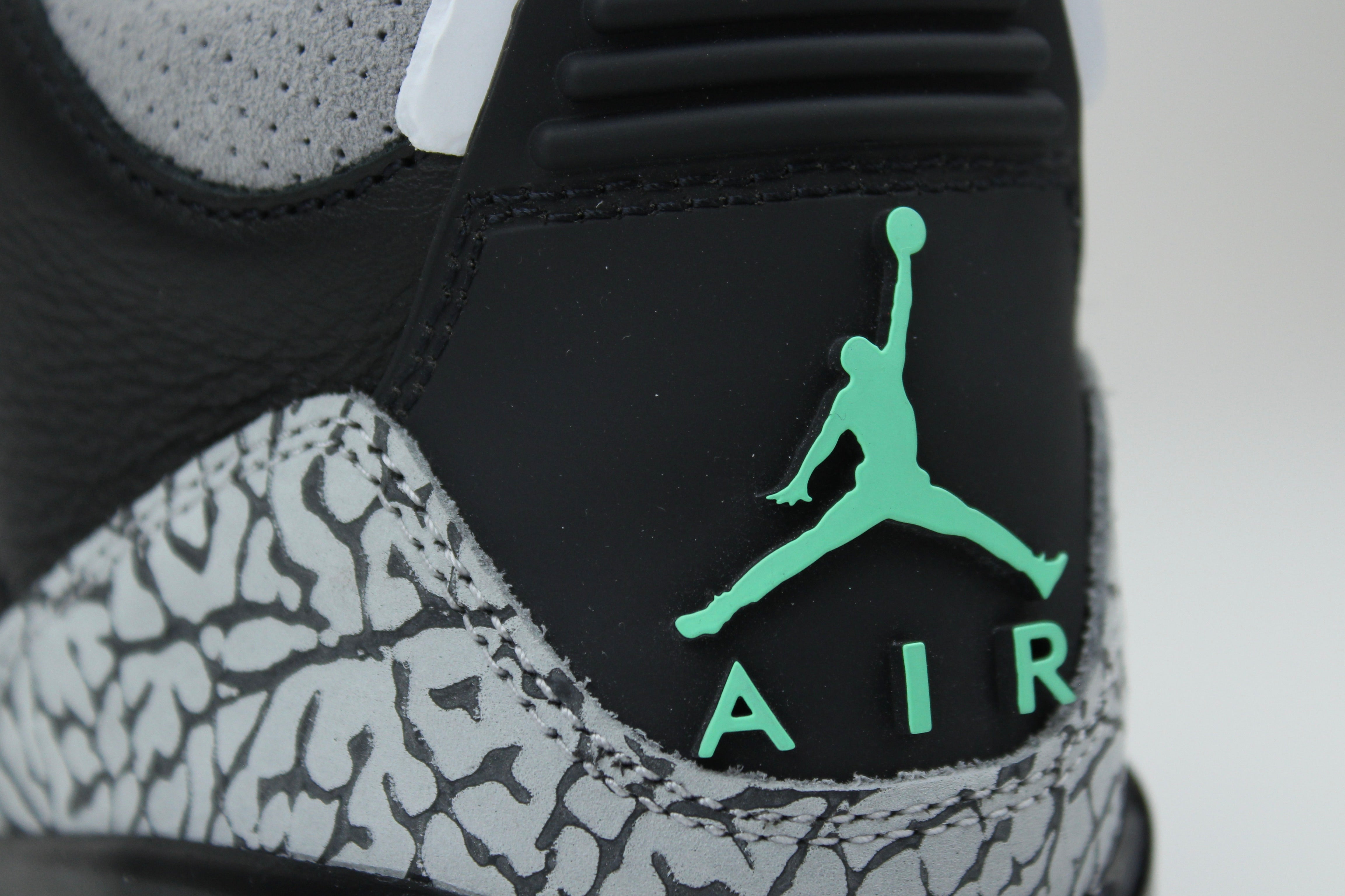 Air Jordan 3 'Green Glow'-10210504737098-The Attic