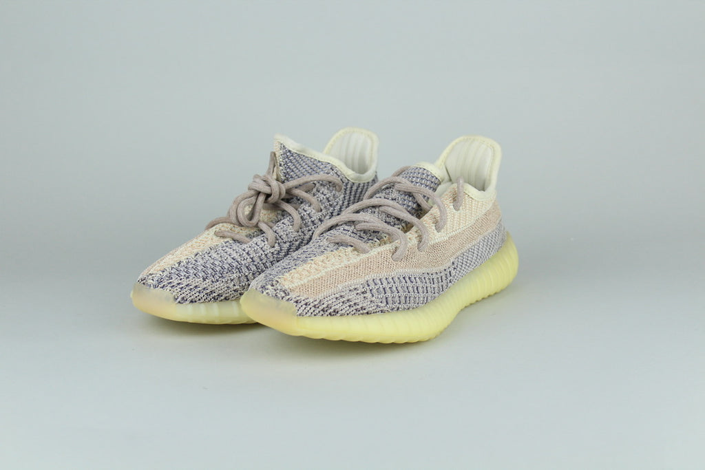 Adidas Yeezy Boost 350 V2 Ash Pearl sneakers side view, light beige and cream colors, modern design, popular sneaker collaboration, high-top athletic shoe