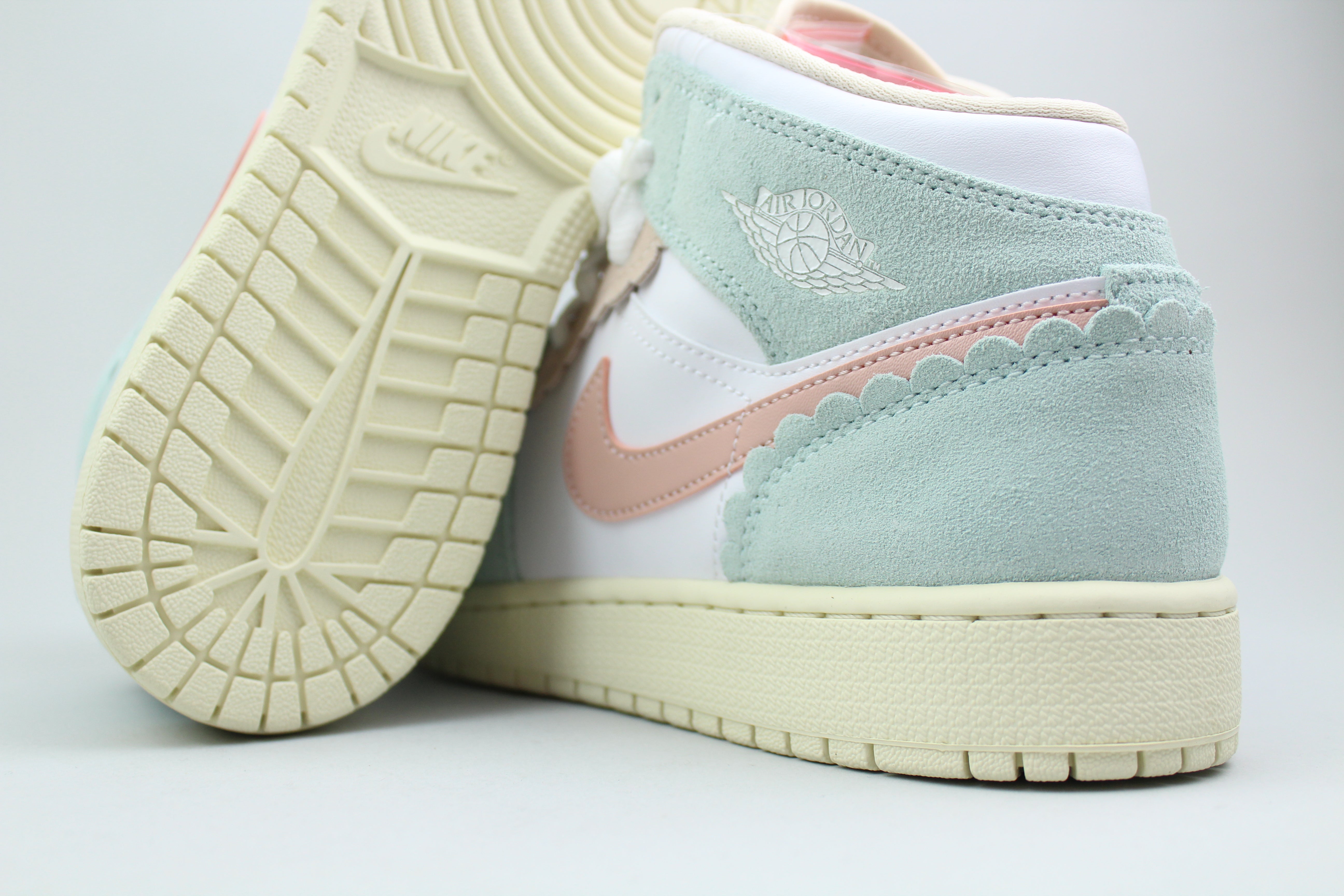 Air Jordan 1 Mid SE 'Pink Oxford'-8709824151882-The Attic
