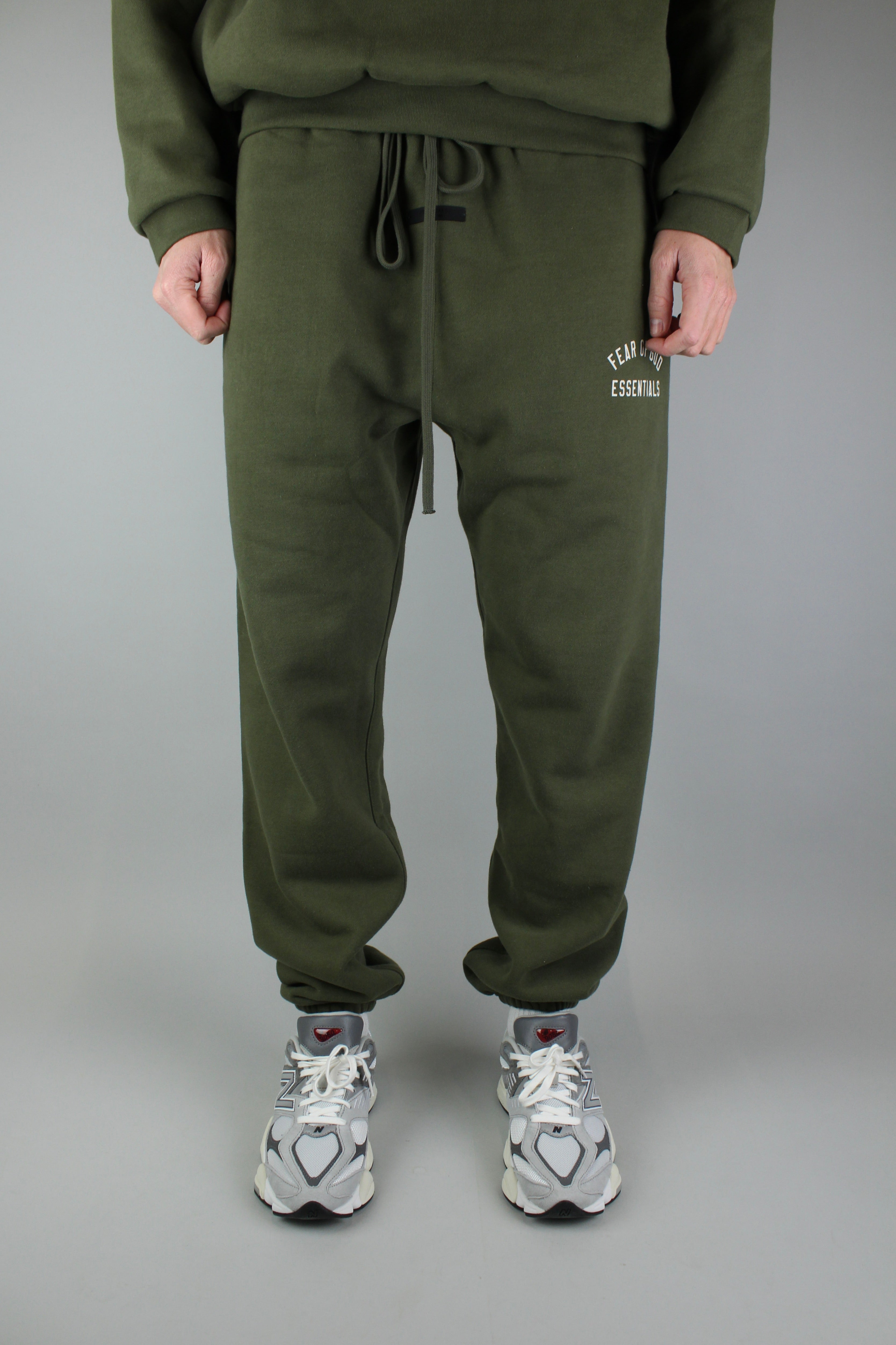 Fear of God Essentials Fleece Sweatpants 'Military'-9579091362122-The Attic