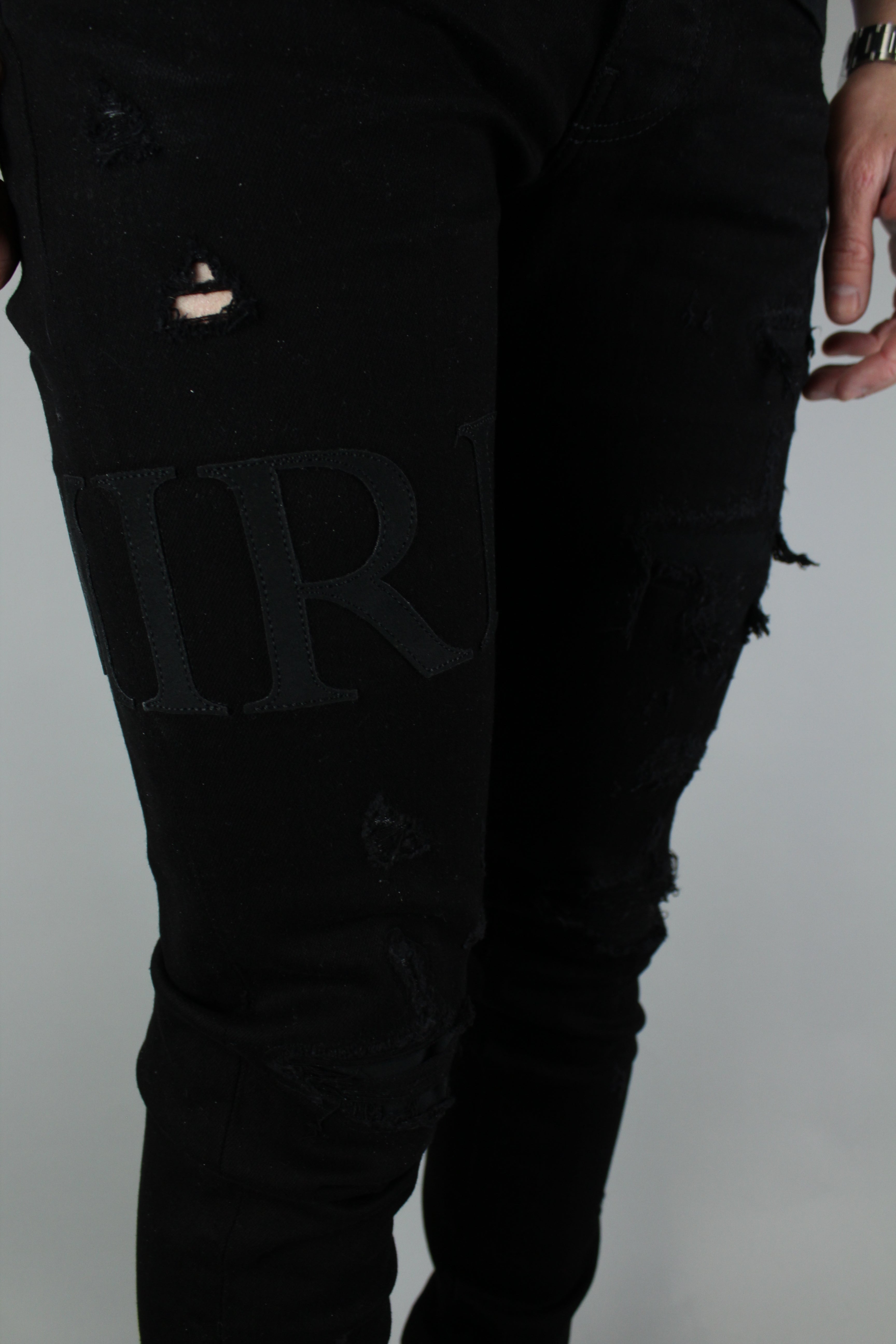 Amiri Serif Logo Jeans 'Black'-9649470275914-The Attic