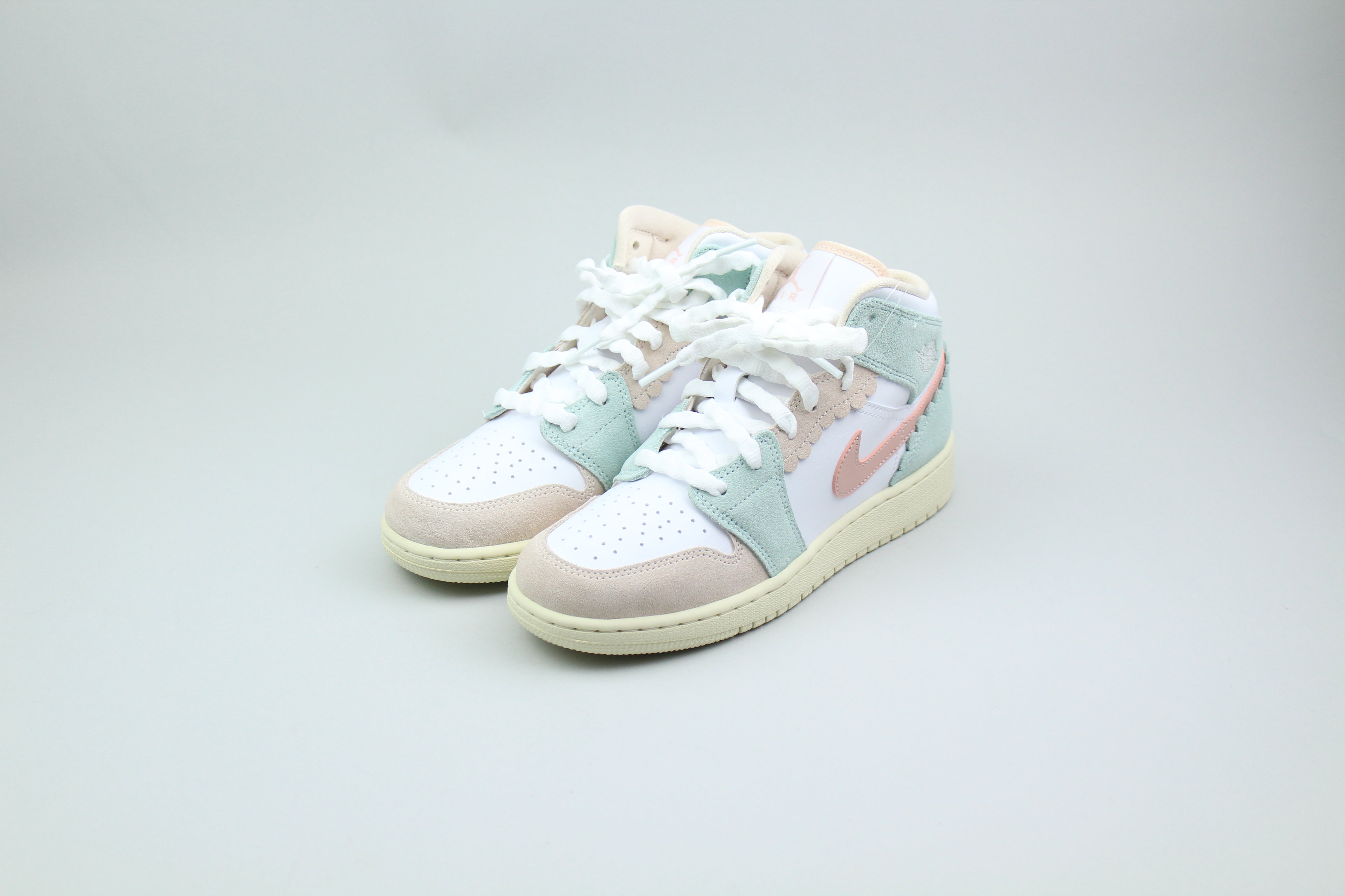 Air Jordan 1 Mid SE 'Pink Oxford'-8709824151882-The Attic