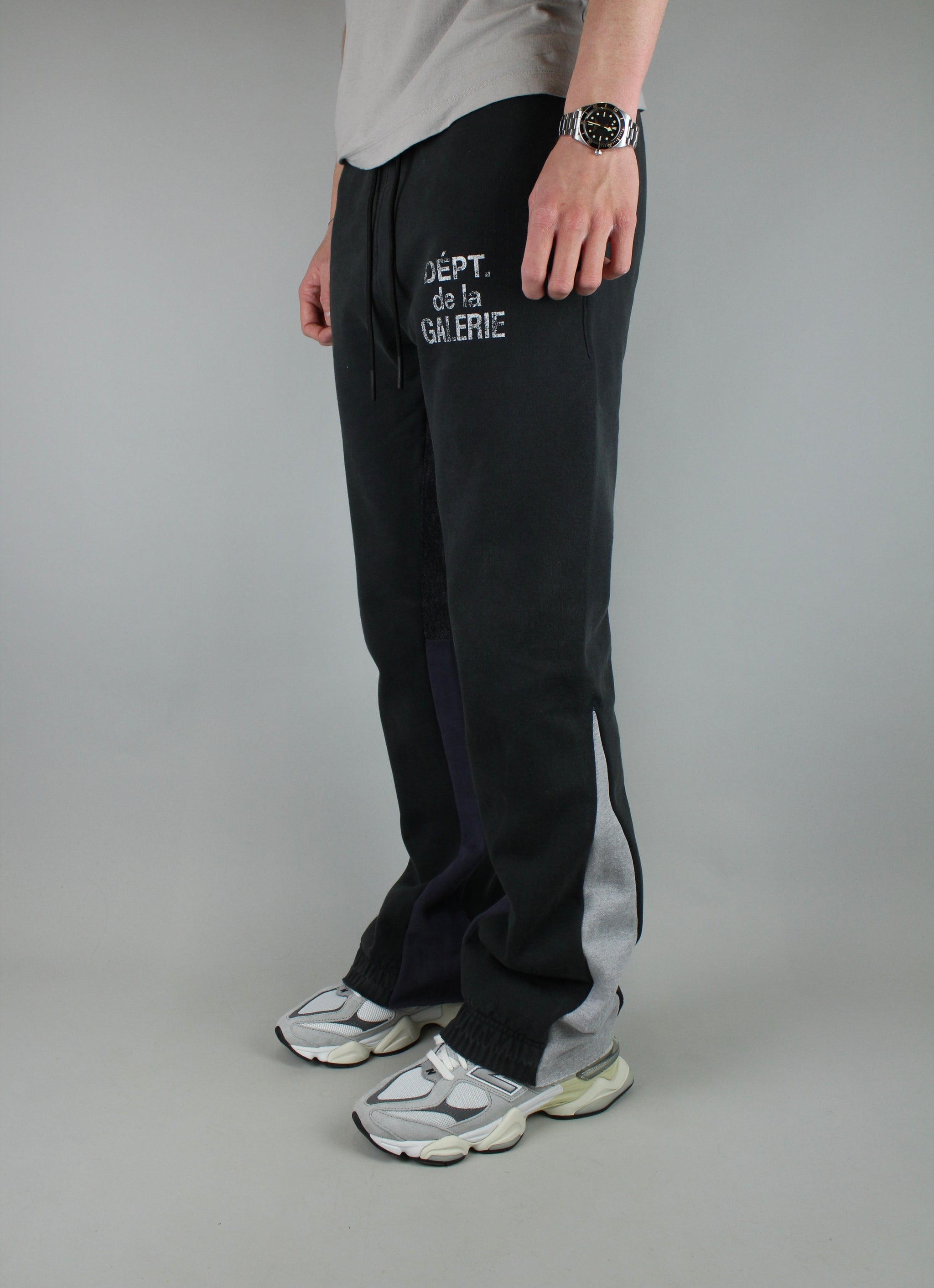 Gallery Dept. French Logo Flare Sweatpants 'Vintage Black' – The Attic