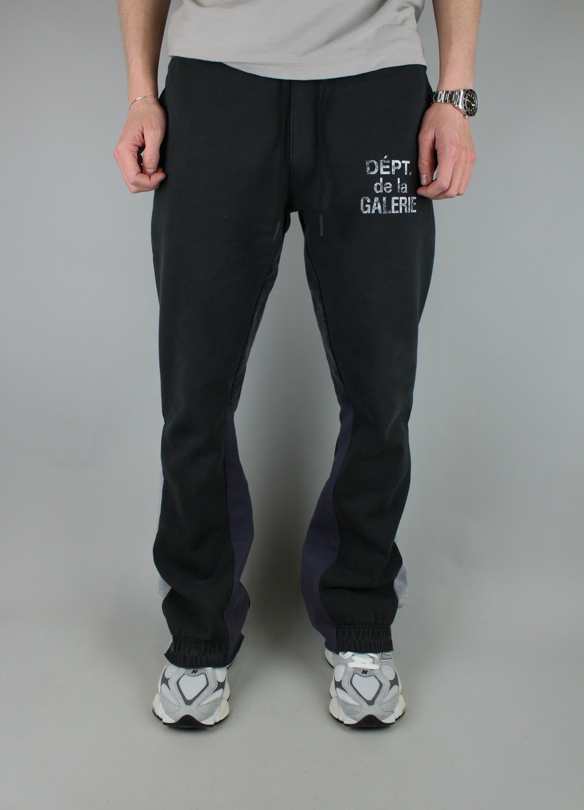 Gallery Dept. French Logo Flare Sweatpants 'Vintage Black' – The Attic